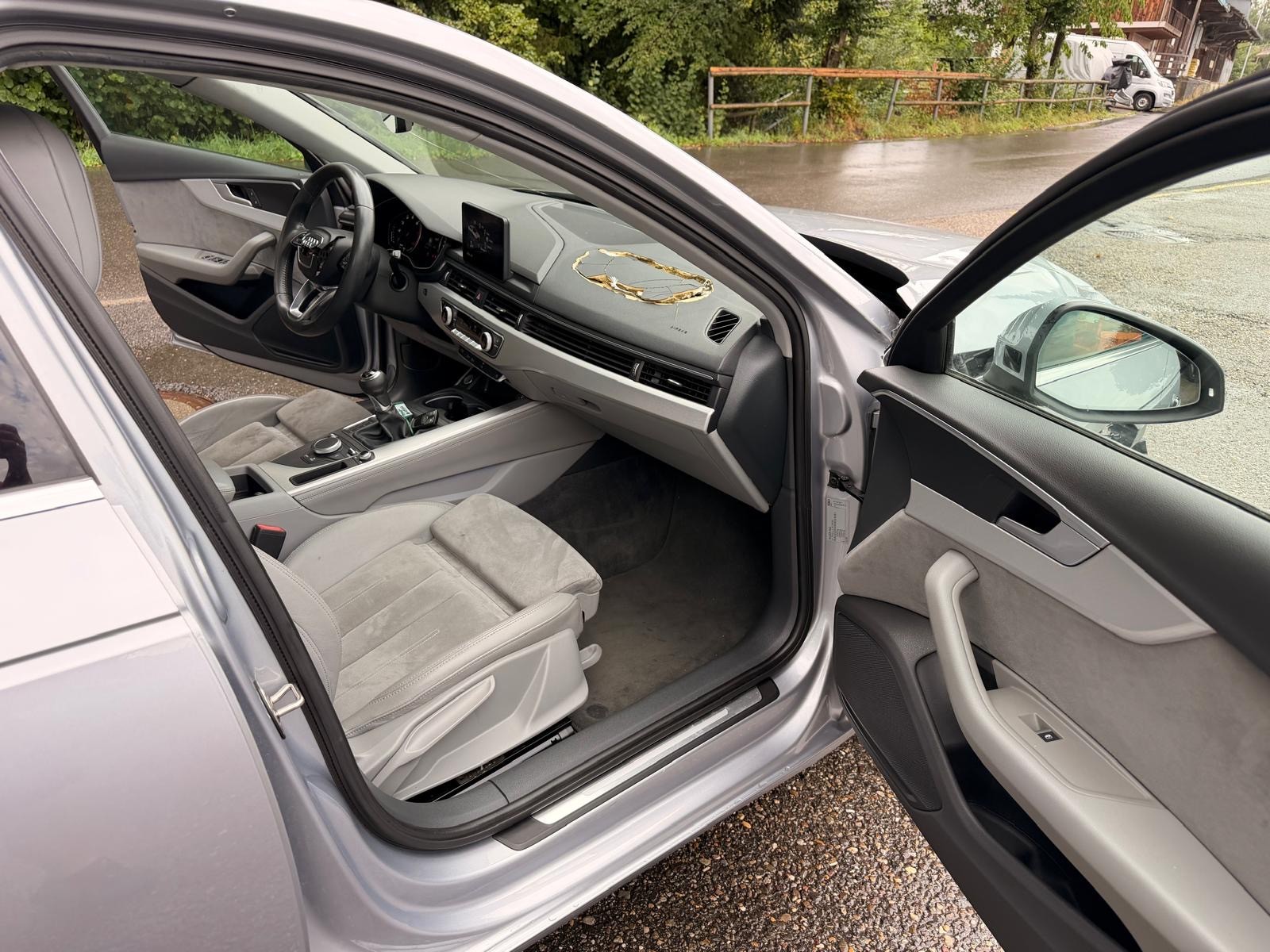 AUDI A4 Limousine 2.0 TFSI Design-image-13