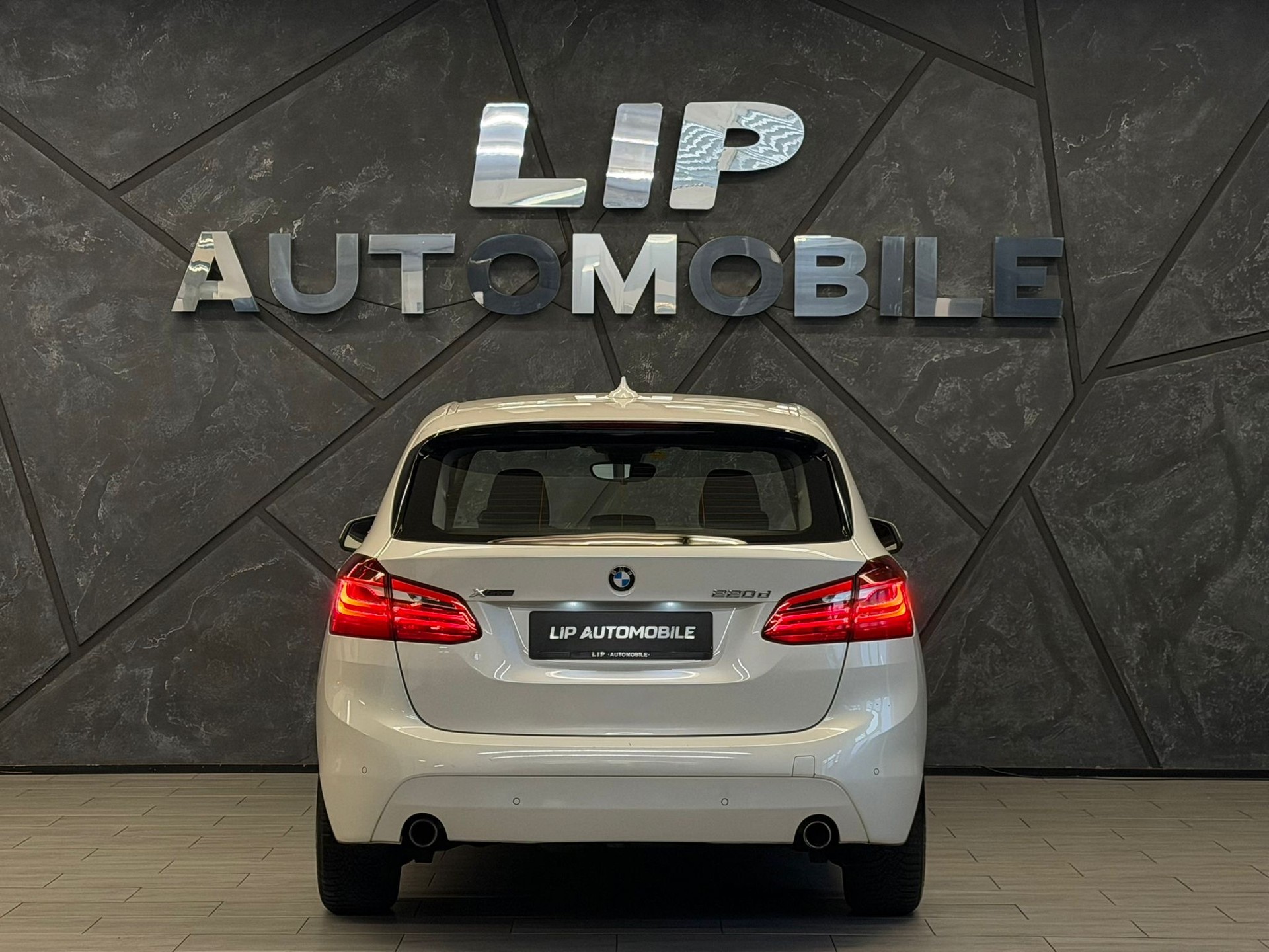BMW 220d xDrive Active Tourer Steptronic-image-6