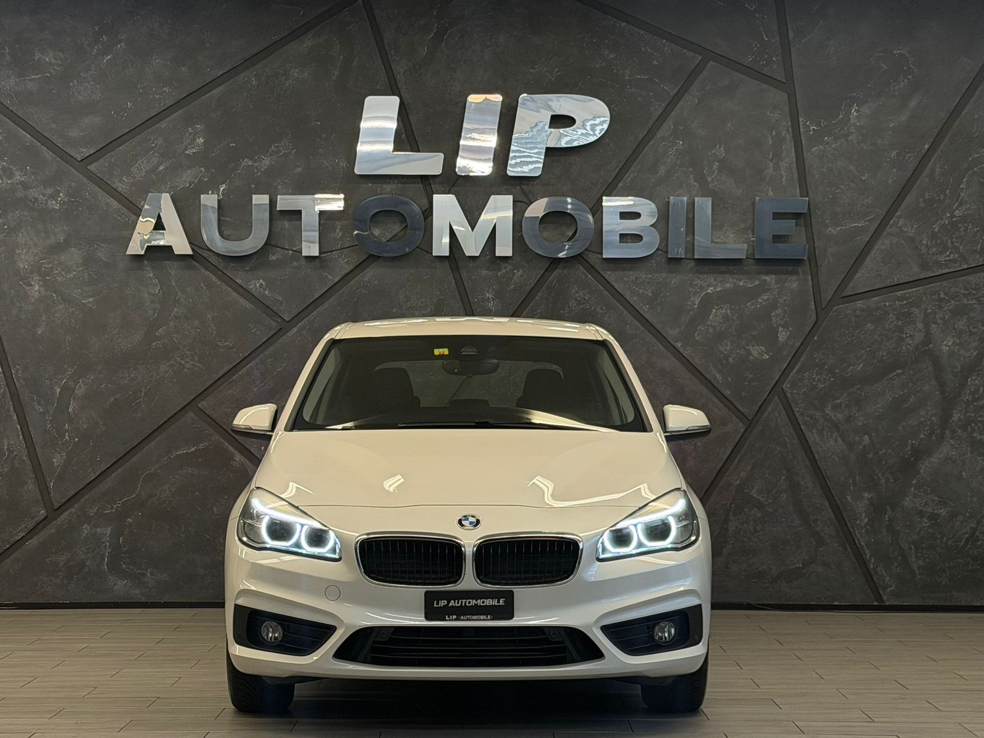 BMW 220d xDrive Active Tourer Steptronic-showroom-element-1