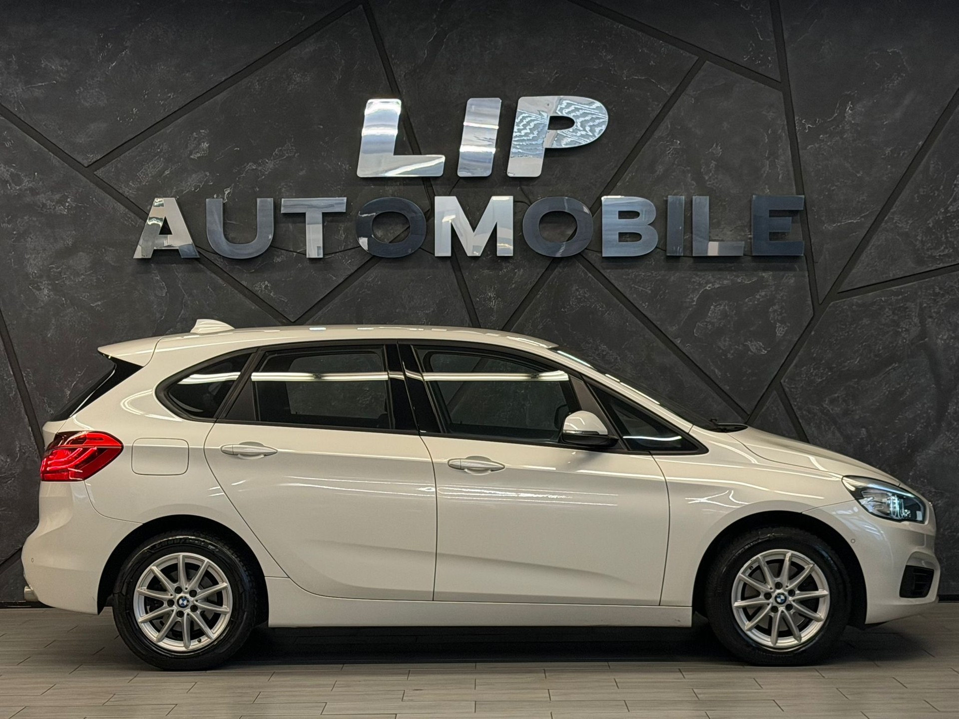 BMW 220d xDrive Active Tourer Steptronic-showroom-element-3