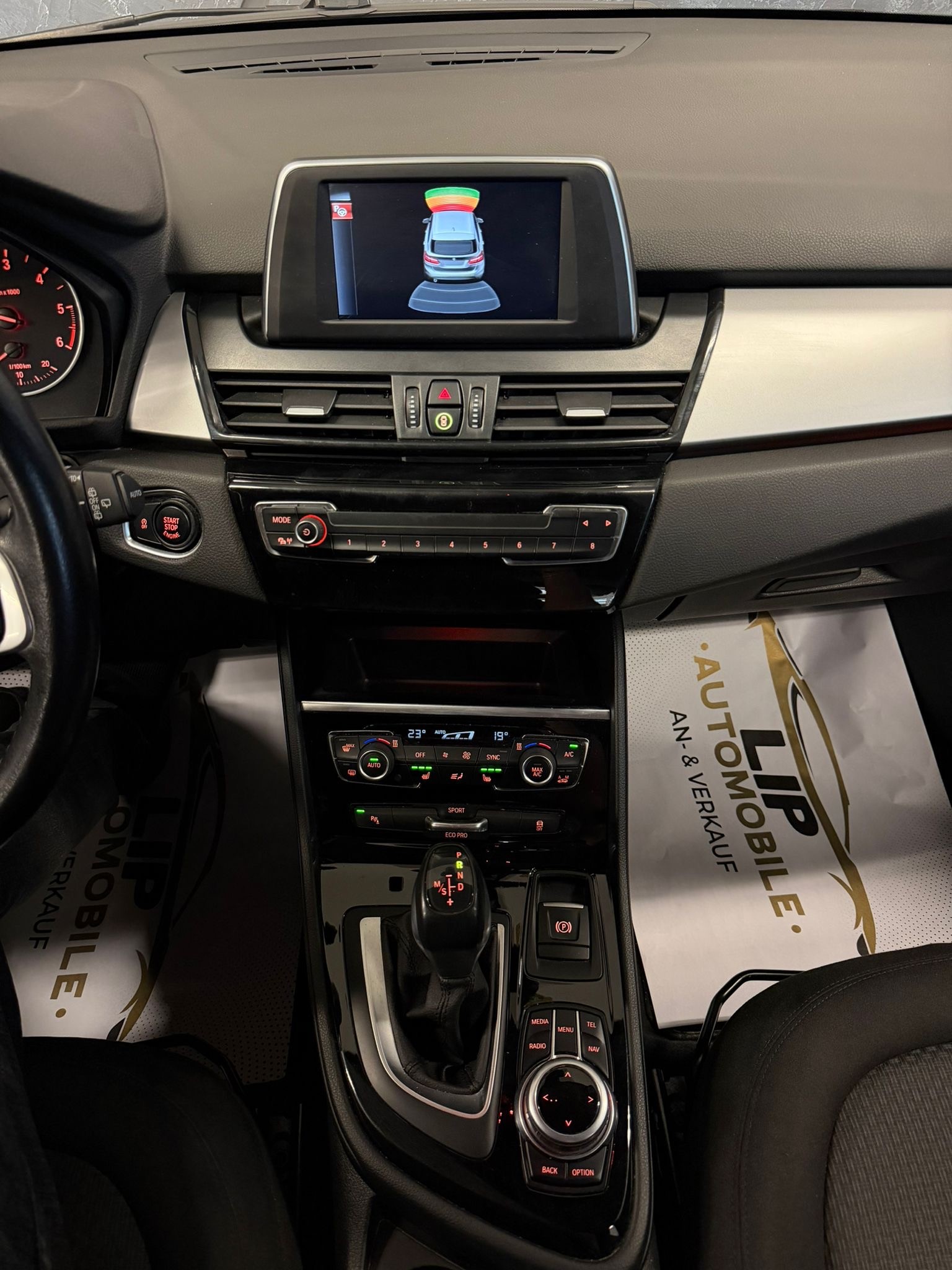BMW 220d xDrive Active Tourer Steptronic-image-11
