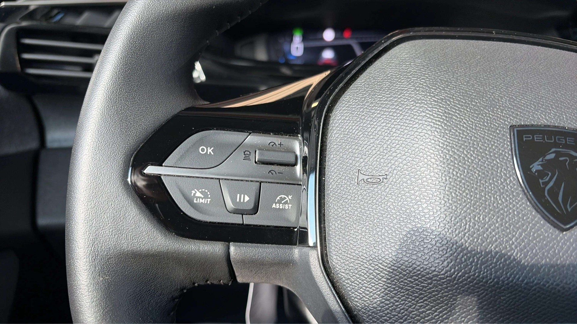 PEUGEOT 308 SW 1.5 BlueHDI Allure EAT8-image-21