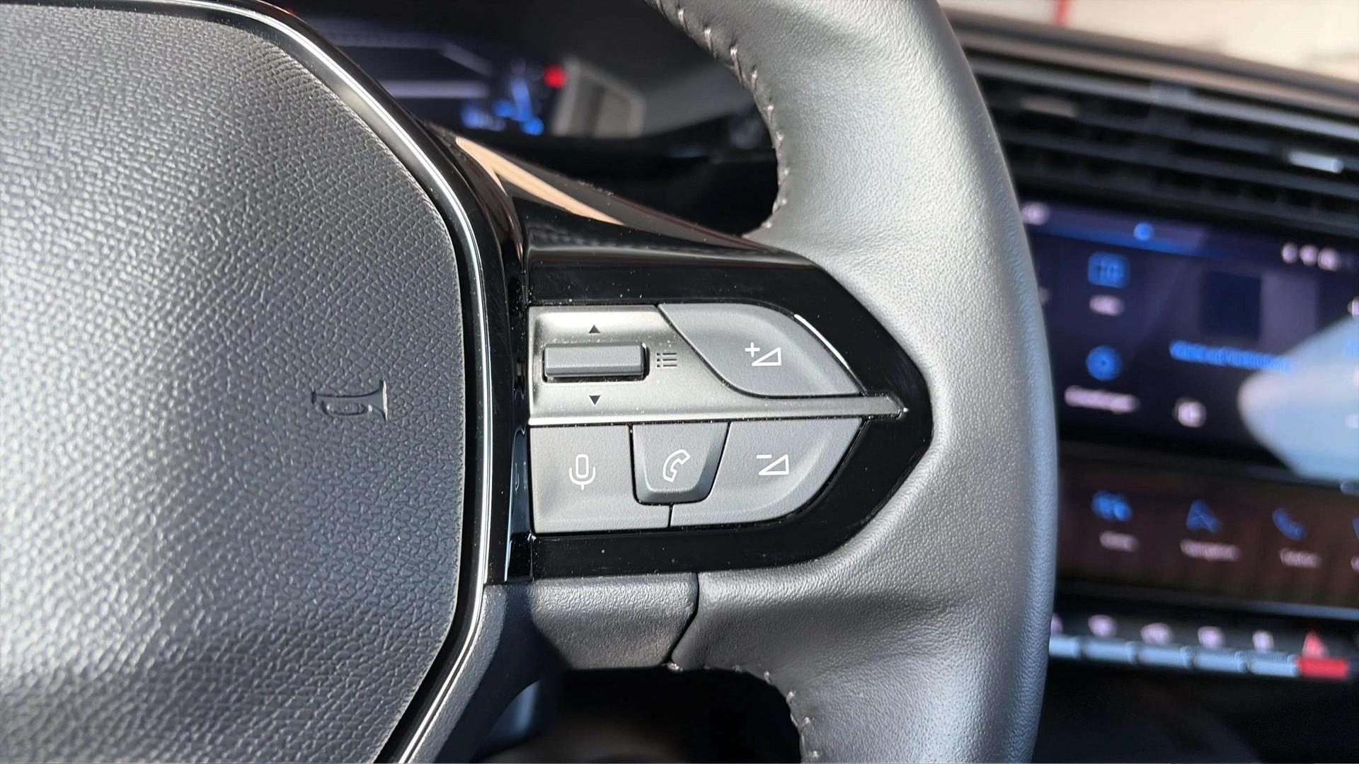 PEUGEOT 308 SW 1.5 BlueHDI Allure EAT8-image-22