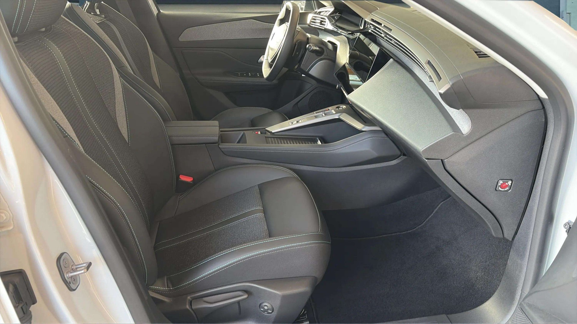 PEUGEOT 308 SW 1.5 BlueHDI Allure EAT8-image-11