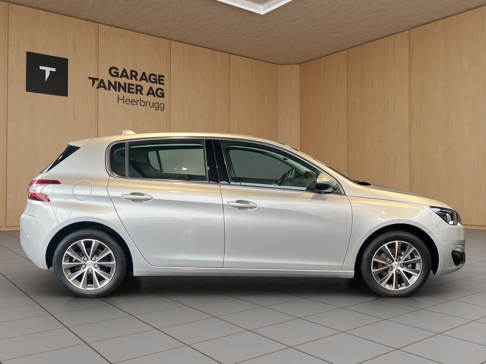 PEUGEOT 308 1.2 THP Allure-showroom-element-3