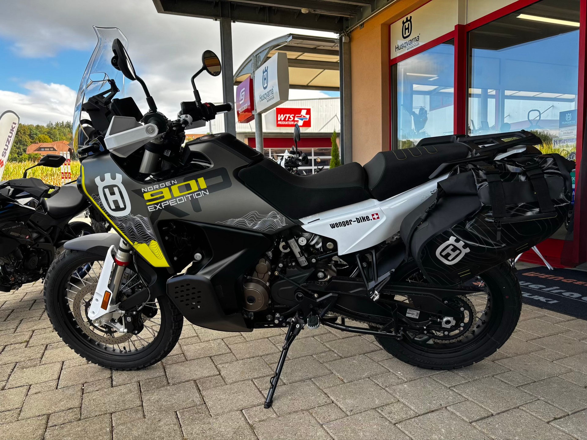 HUSQVARNA Norden 901 Expedition-image-1