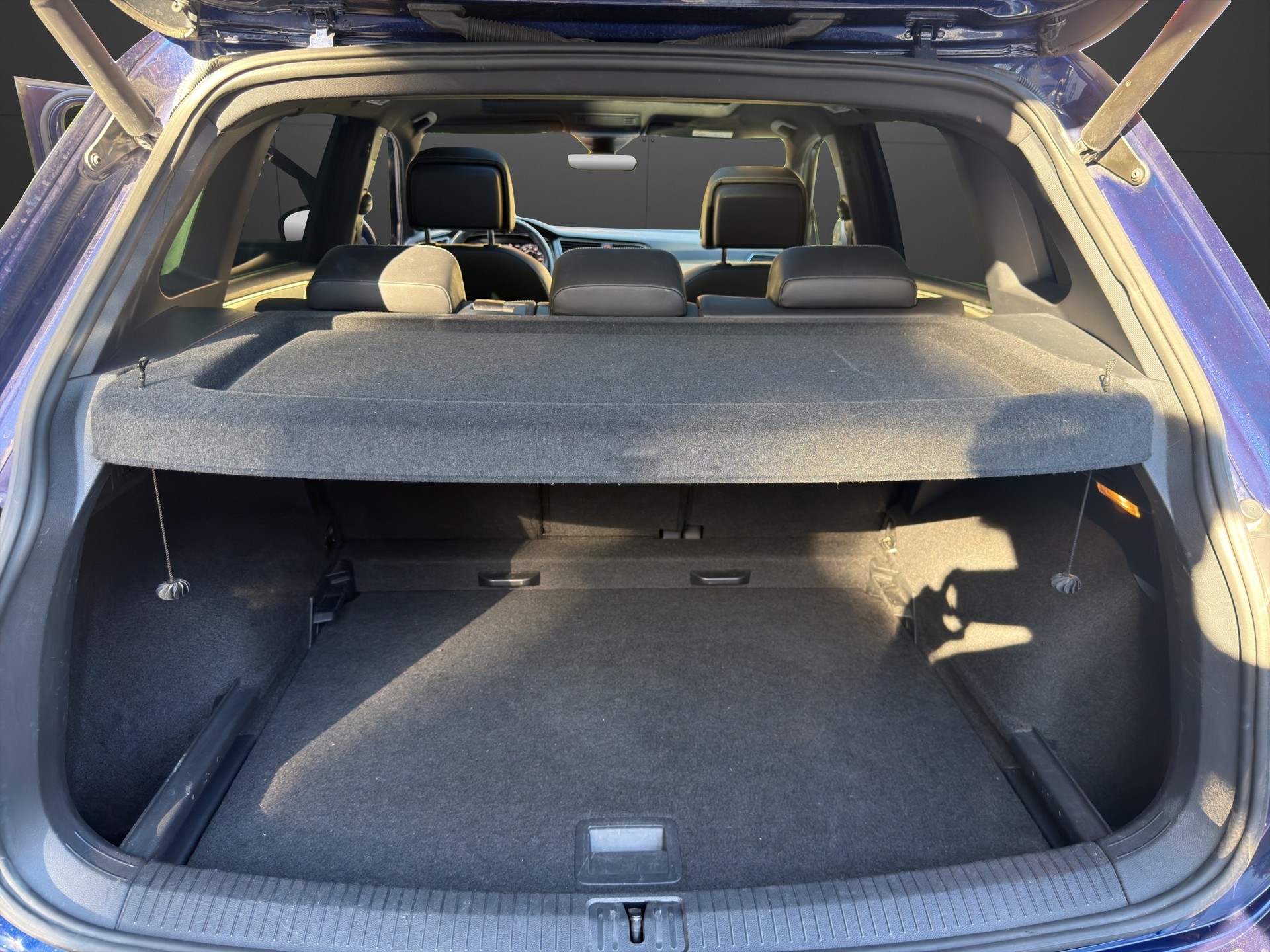 VW Tiguan 2.0 TDI SCR R-Line Highline 4Motion DSG-image-6