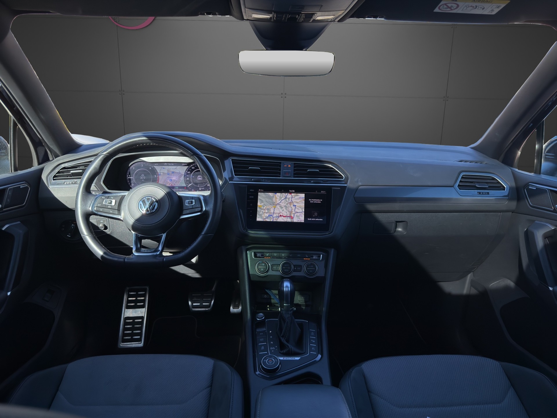 VW Tiguan 2.0 TDI SCR R-Line Highline 4Motion DSG-image-16