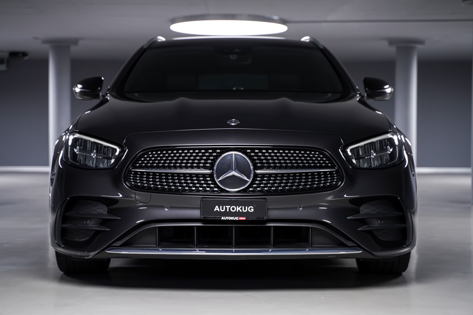 MERCEDES-BENZ E 220 d T 4Matic AMG Line 9G-Tronic-showroom-element-1