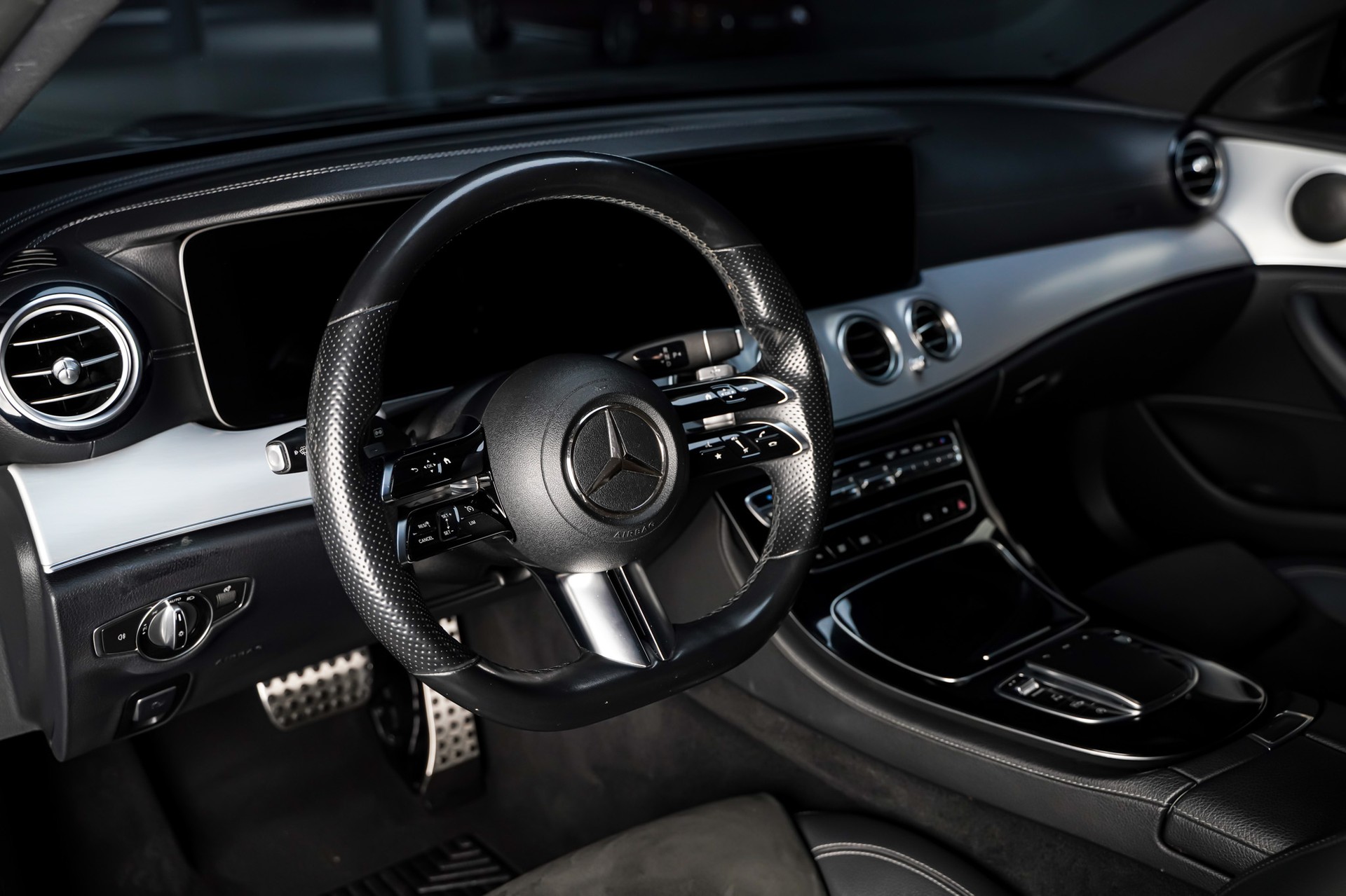 MERCEDES-BENZ E 220 d T 4Matic AMG Line 9G-Tronic-image-9