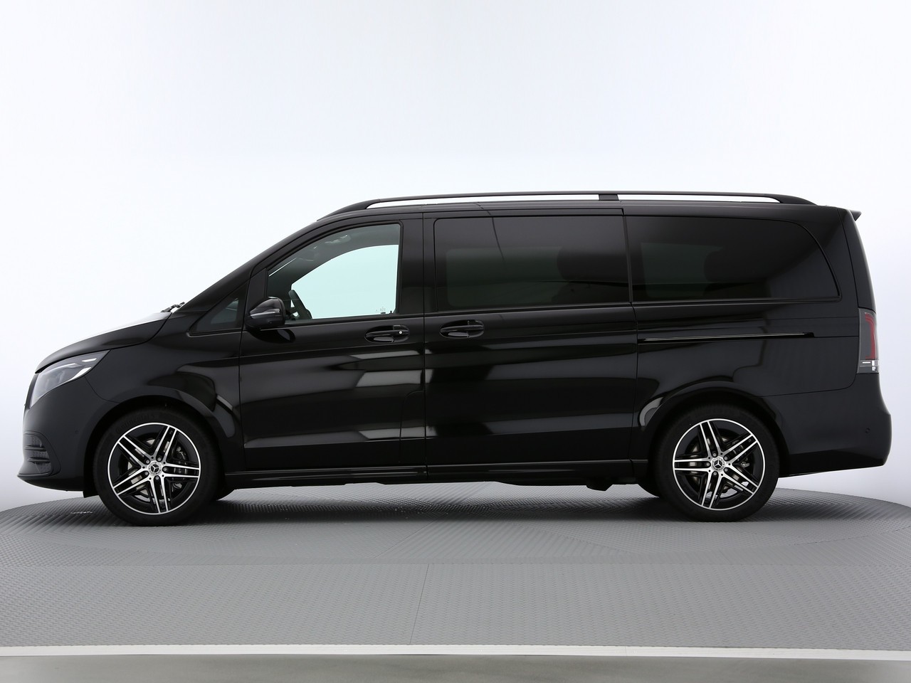 MERCEDES-BENZ V 300 d lang 4Matic Swiss Edition 9G-Tronic-showroom-element-1