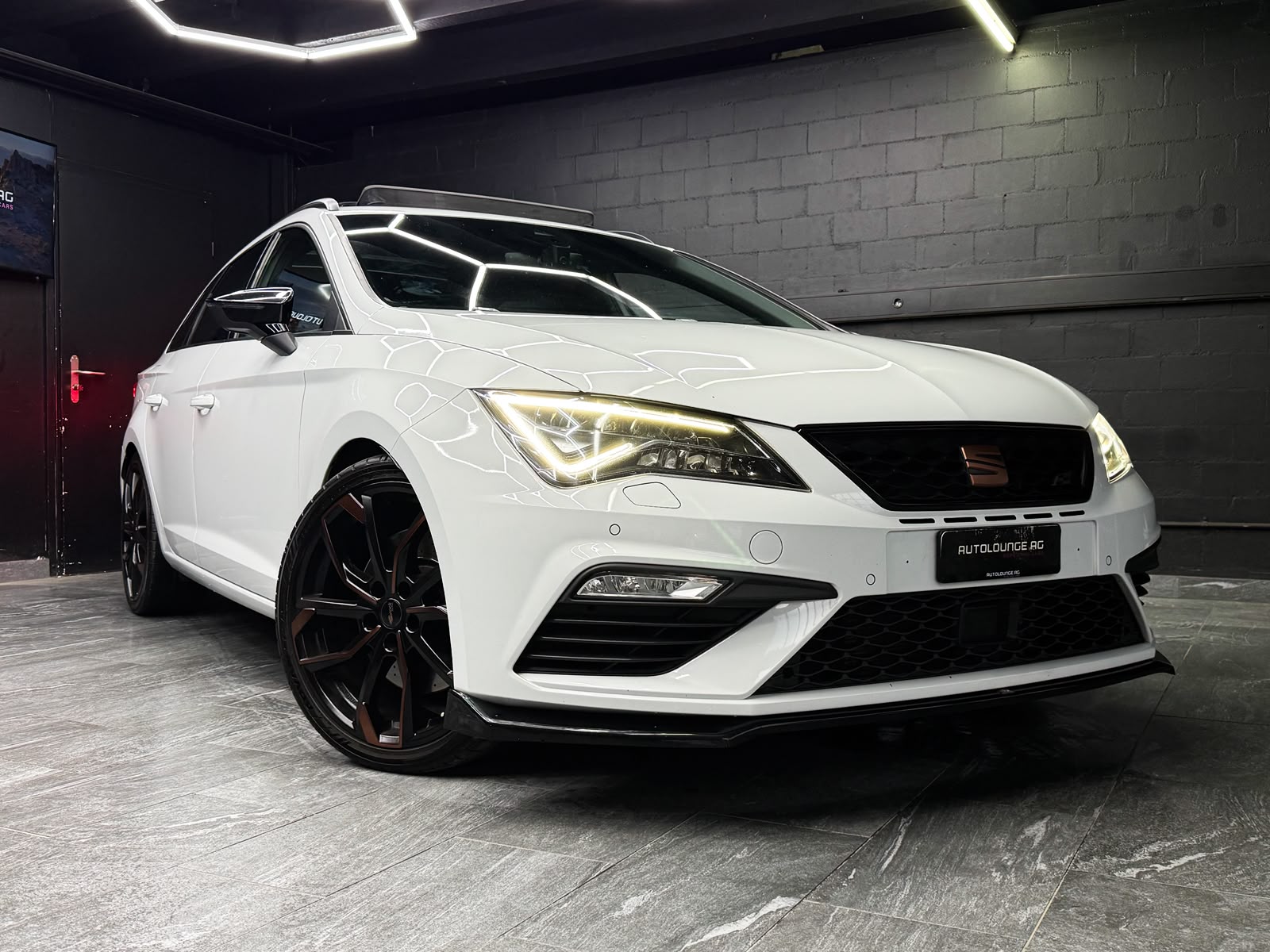 SEAT Leon ST 2.0 TSI Cupra 300 4 Drive DSG Maxton