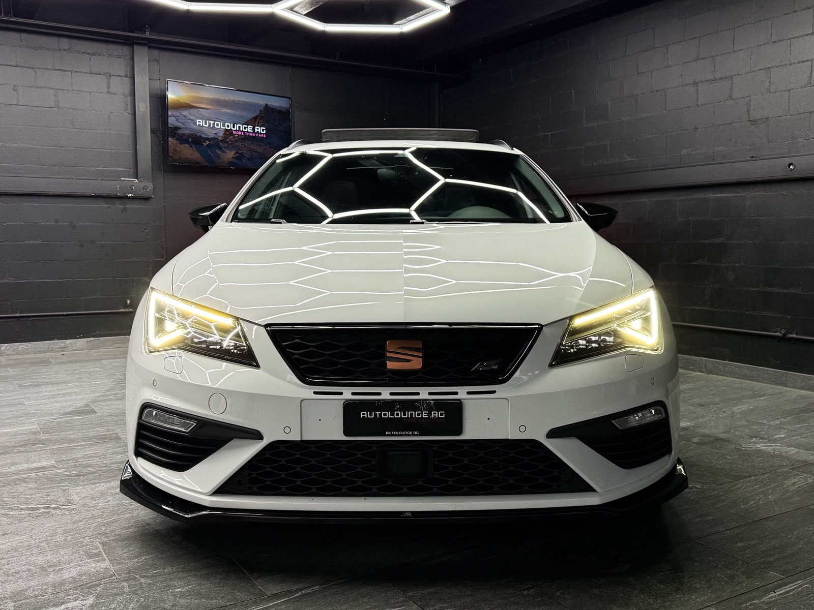 SEAT Leon ST 2.0 TSI Cupra 300 4 Drive DSG Maxton-showroom-element-2