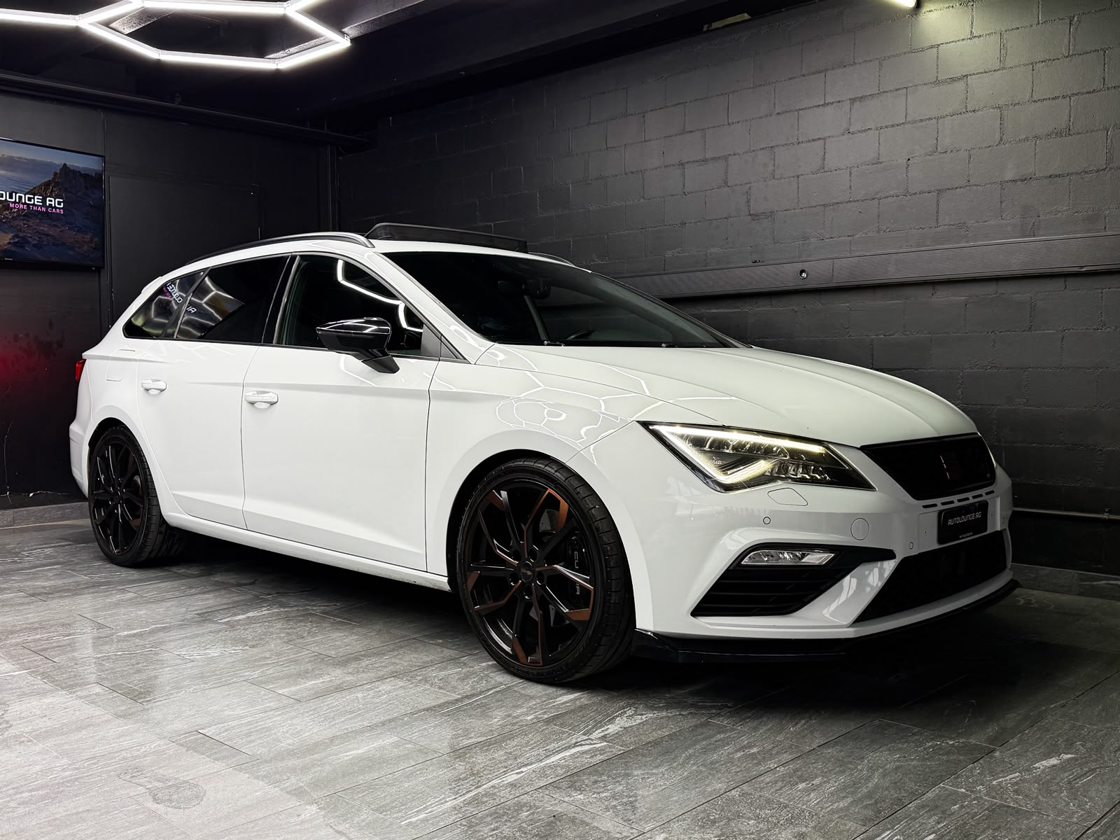 SEAT Leon ST 2.0 TSI Cupra 300 4 Drive DSG Maxton-showroom-element-1