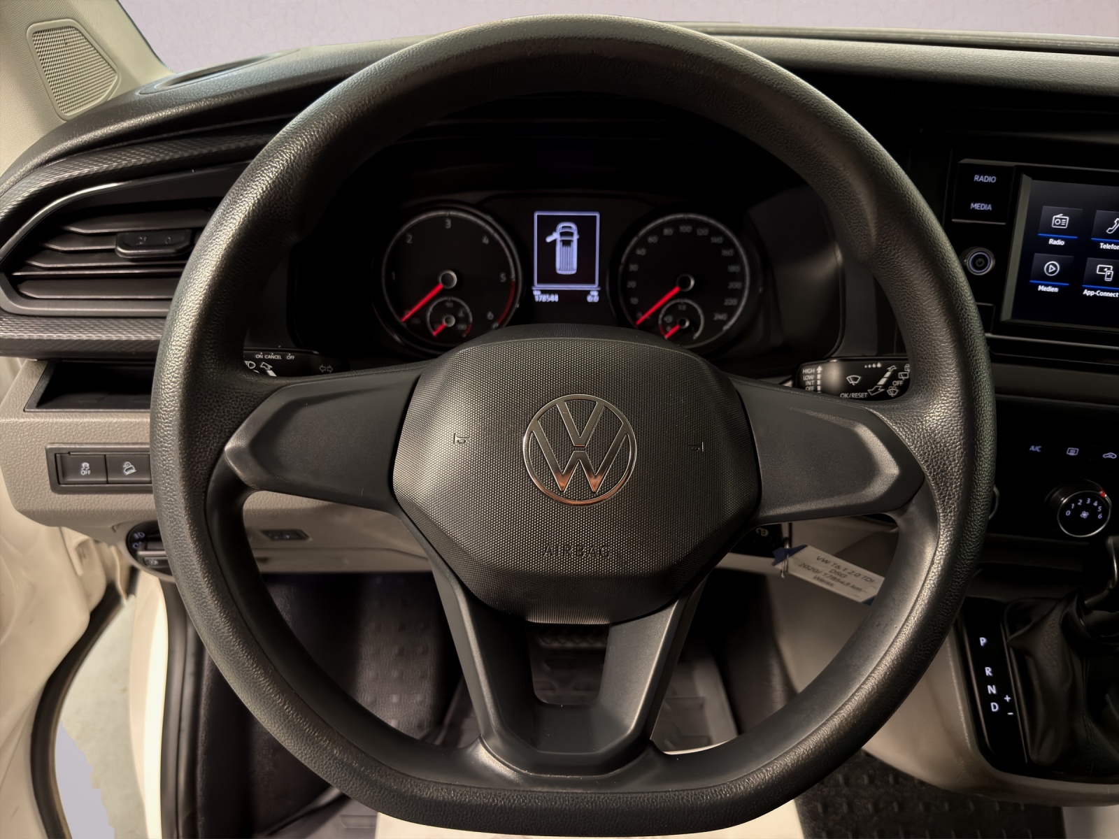 VW T6.1 2.0 TDI 4Motion DSG Transporter-image-8