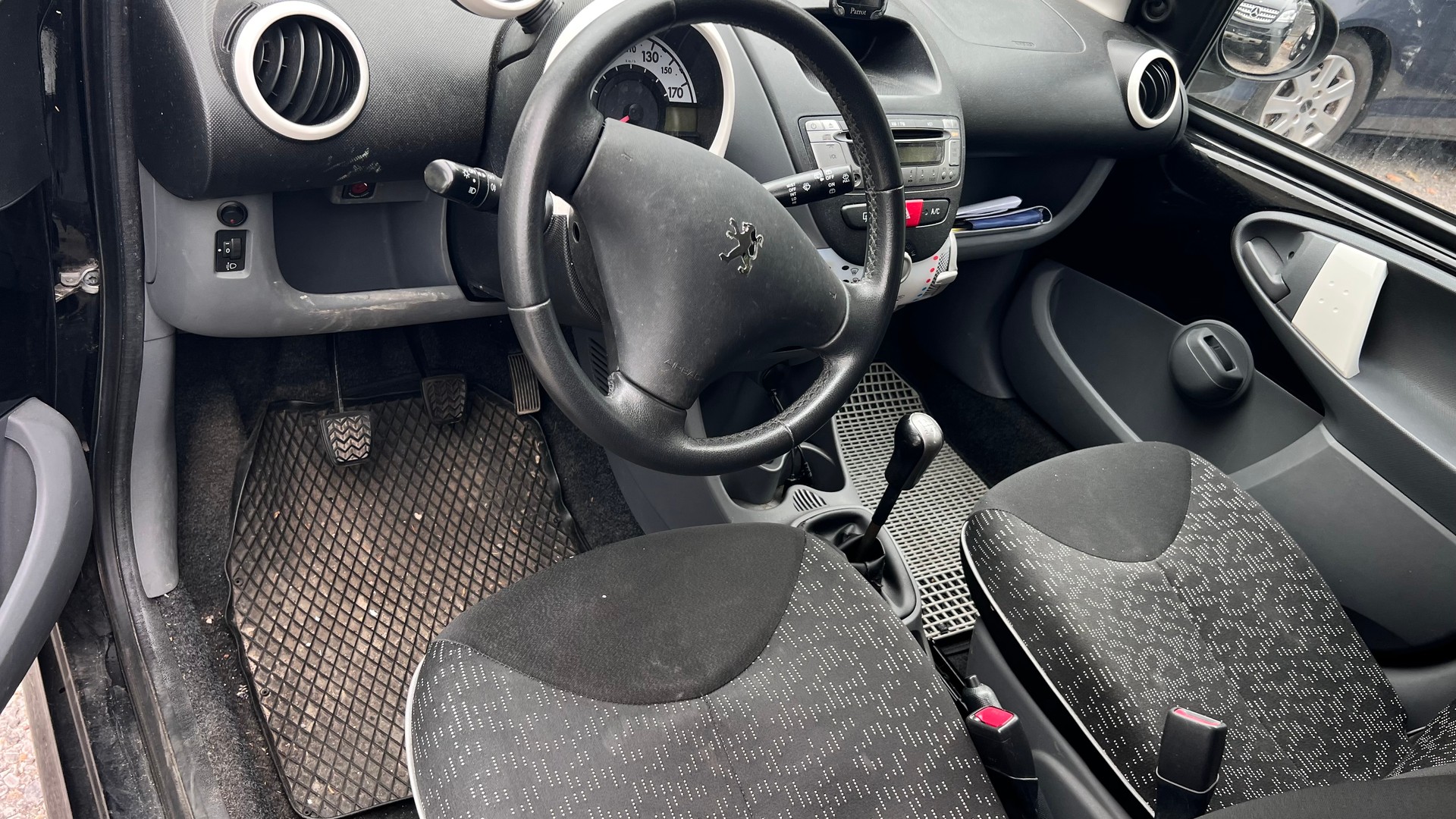 PEUGEOT 107 1.0 Trendy-image-5