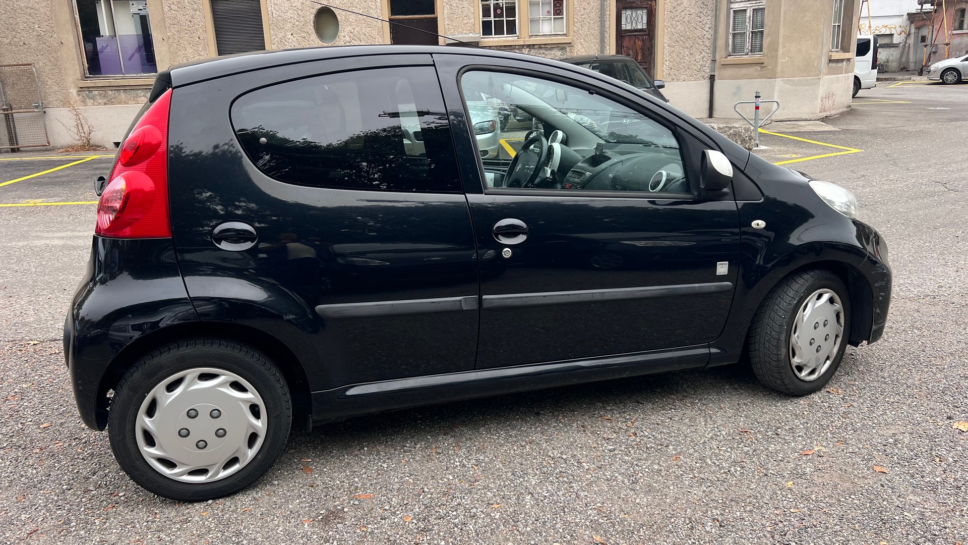 PEUGEOT 107 1.0 Trendy-image-2