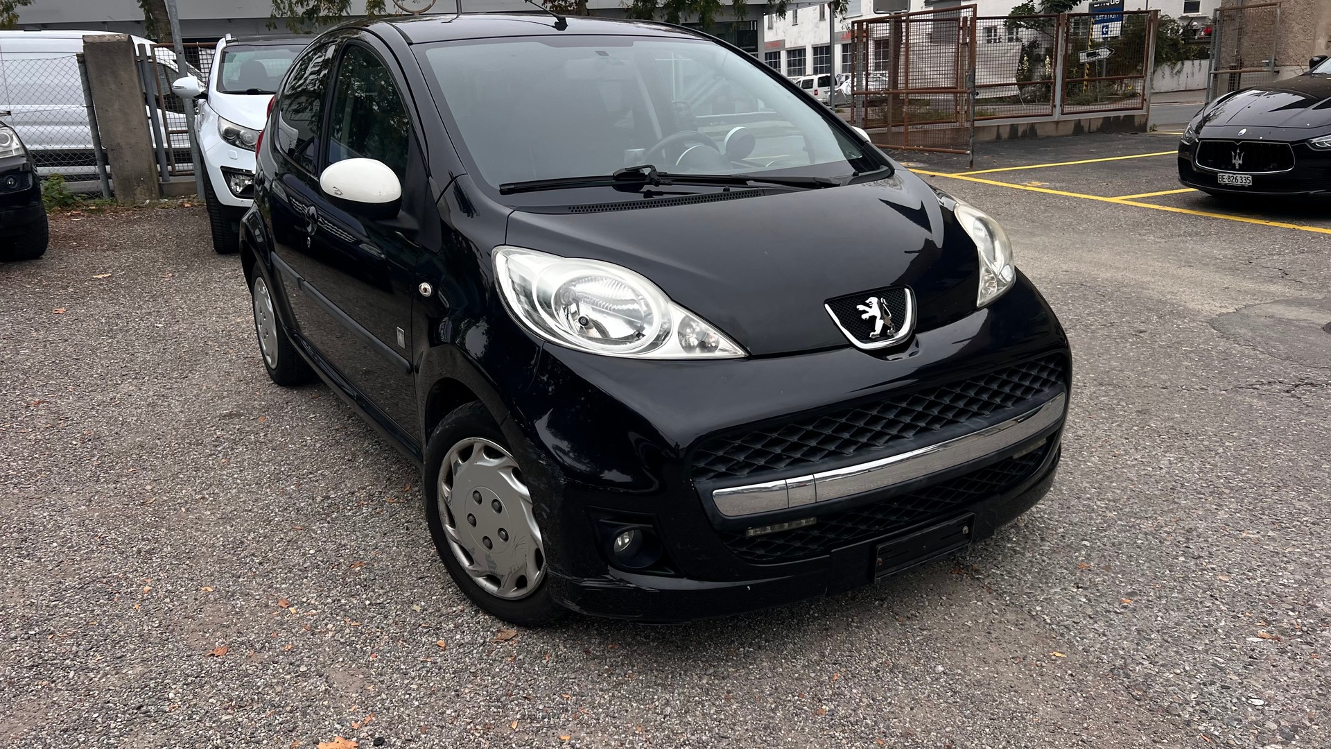 PEUGEOT 107 1.0 Trendy-image-1