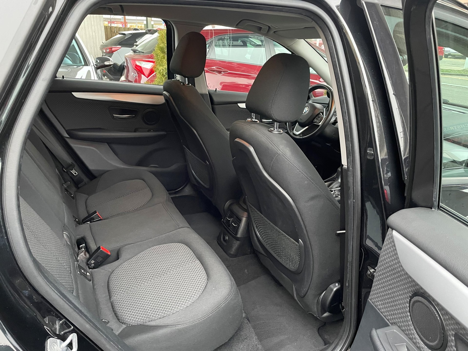 BMW 218i Steptronic-image-7