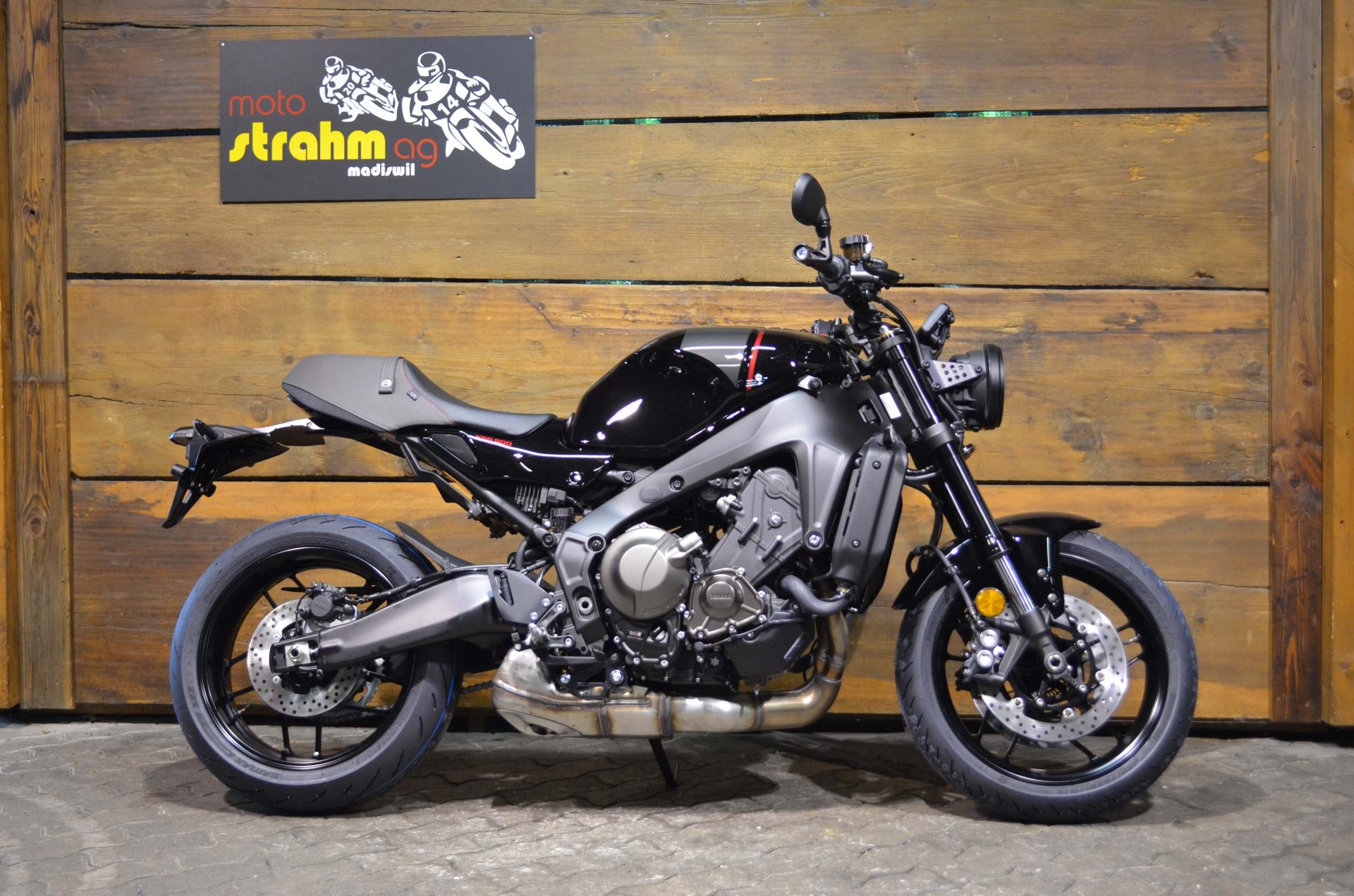 YAMAHA XSR 900 ABS-image-1
