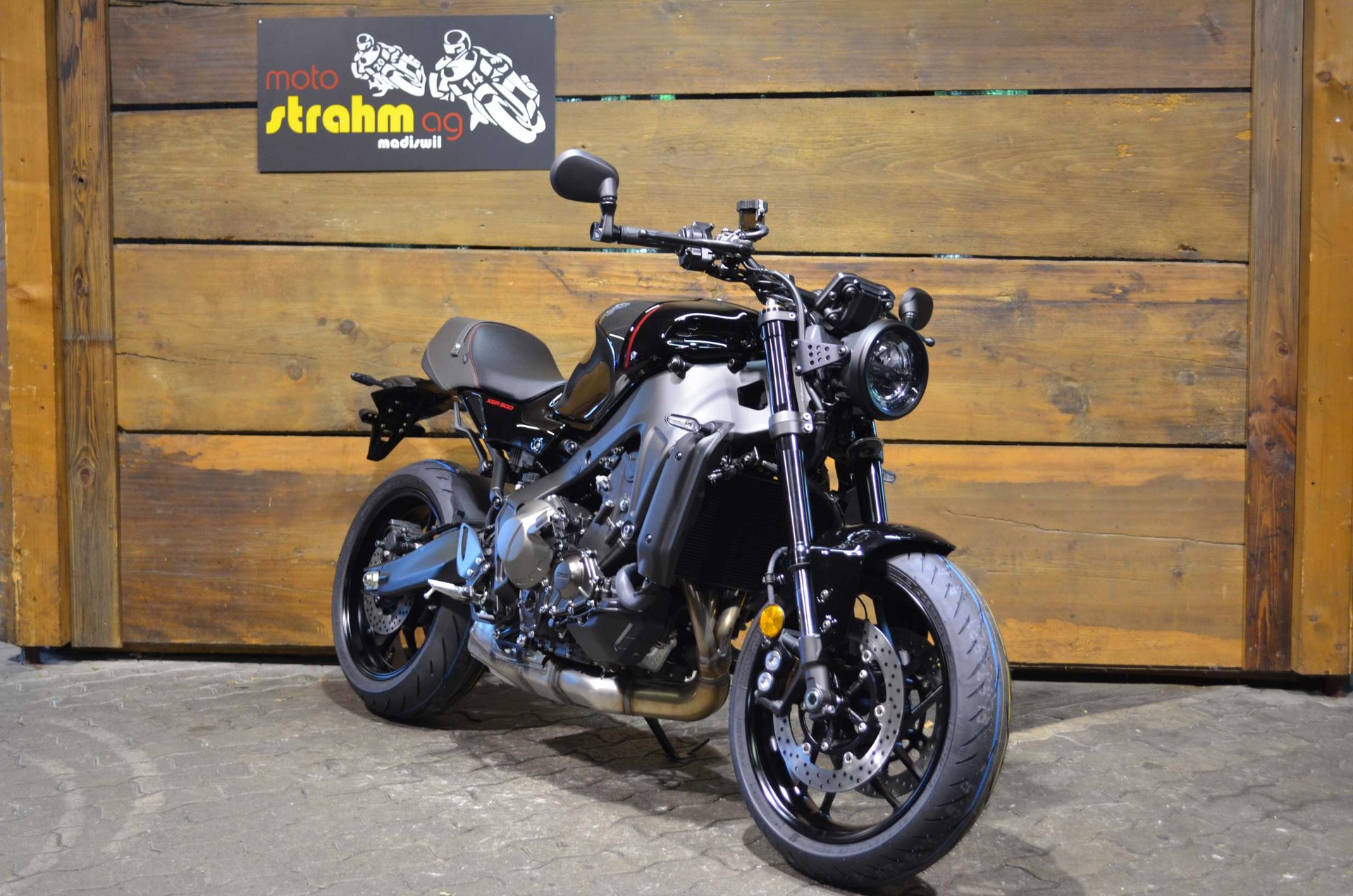 YAMAHA XSR 900 ABS-image-0