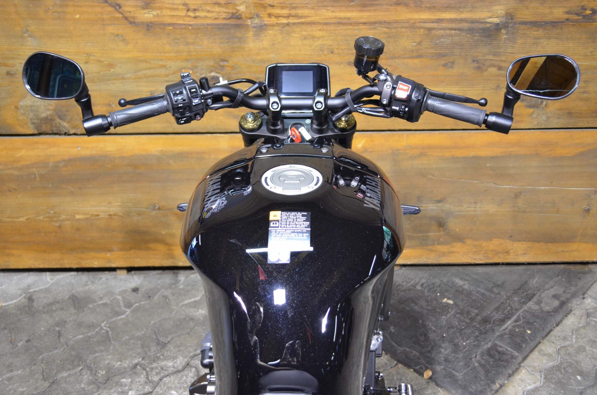 YAMAHA XSR 900 ABS-image-2