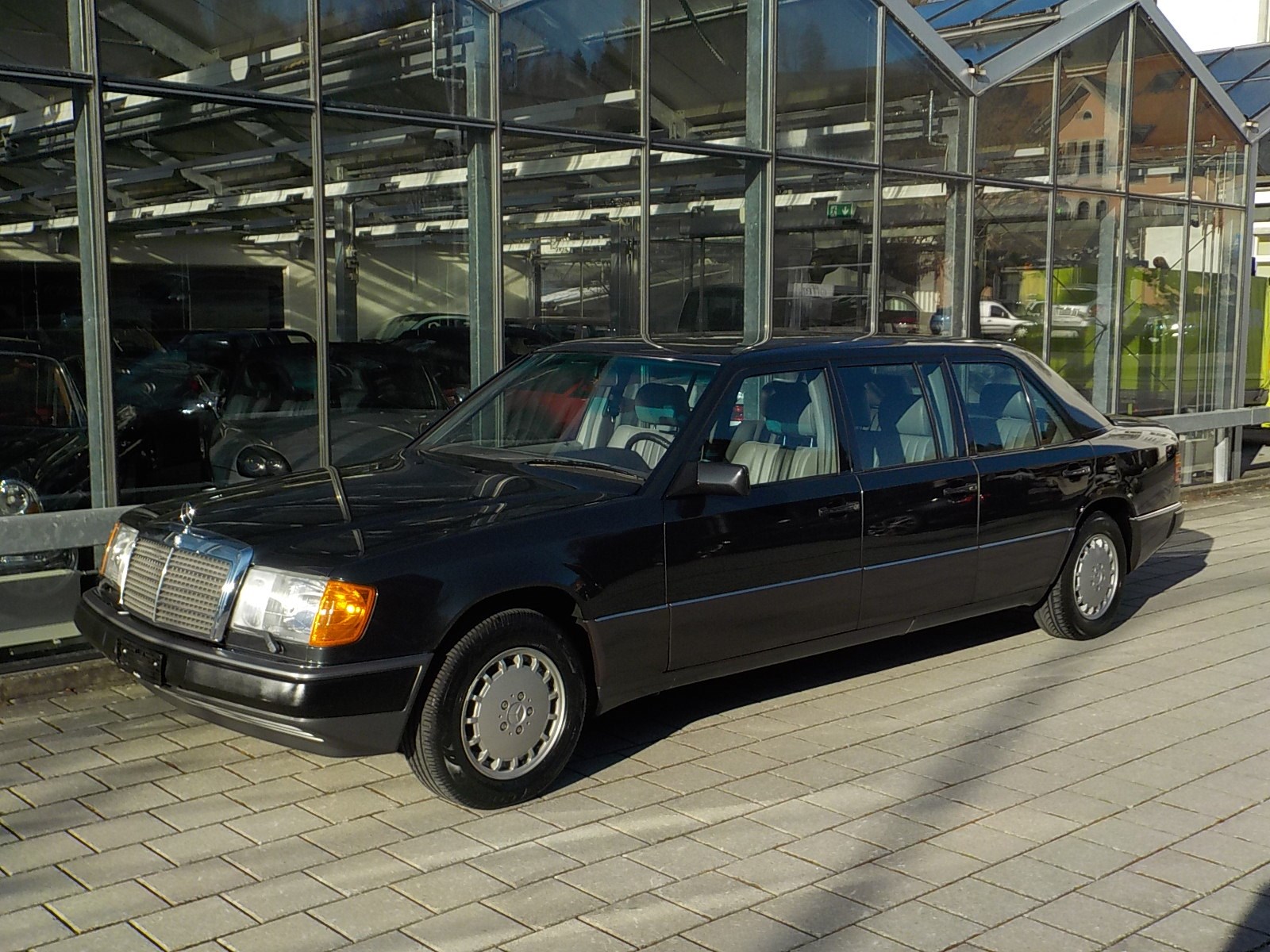 MERCEDES-BENZ 260 E lang