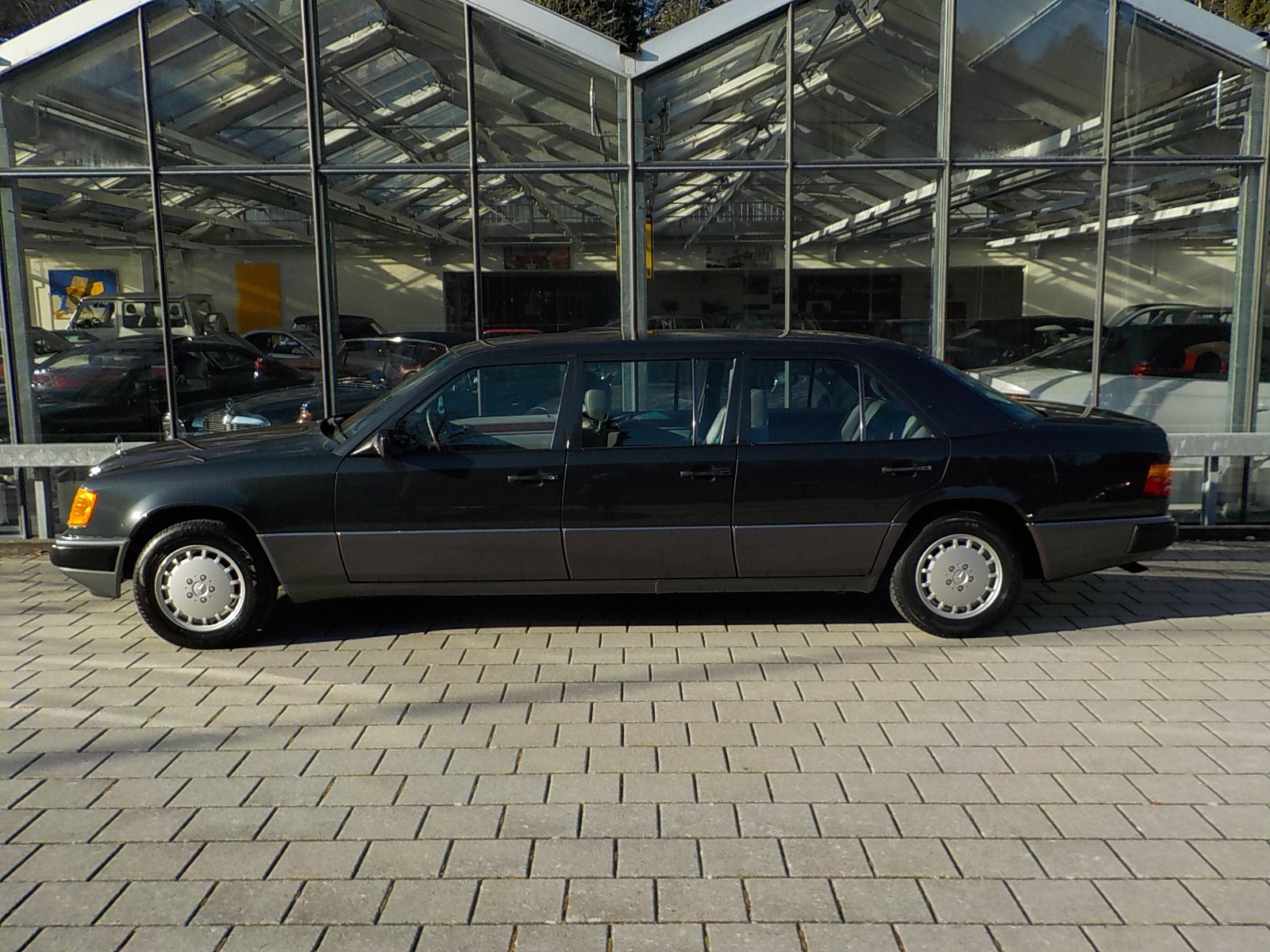 MERCEDES-BENZ 260 E lang-showroom-element-2