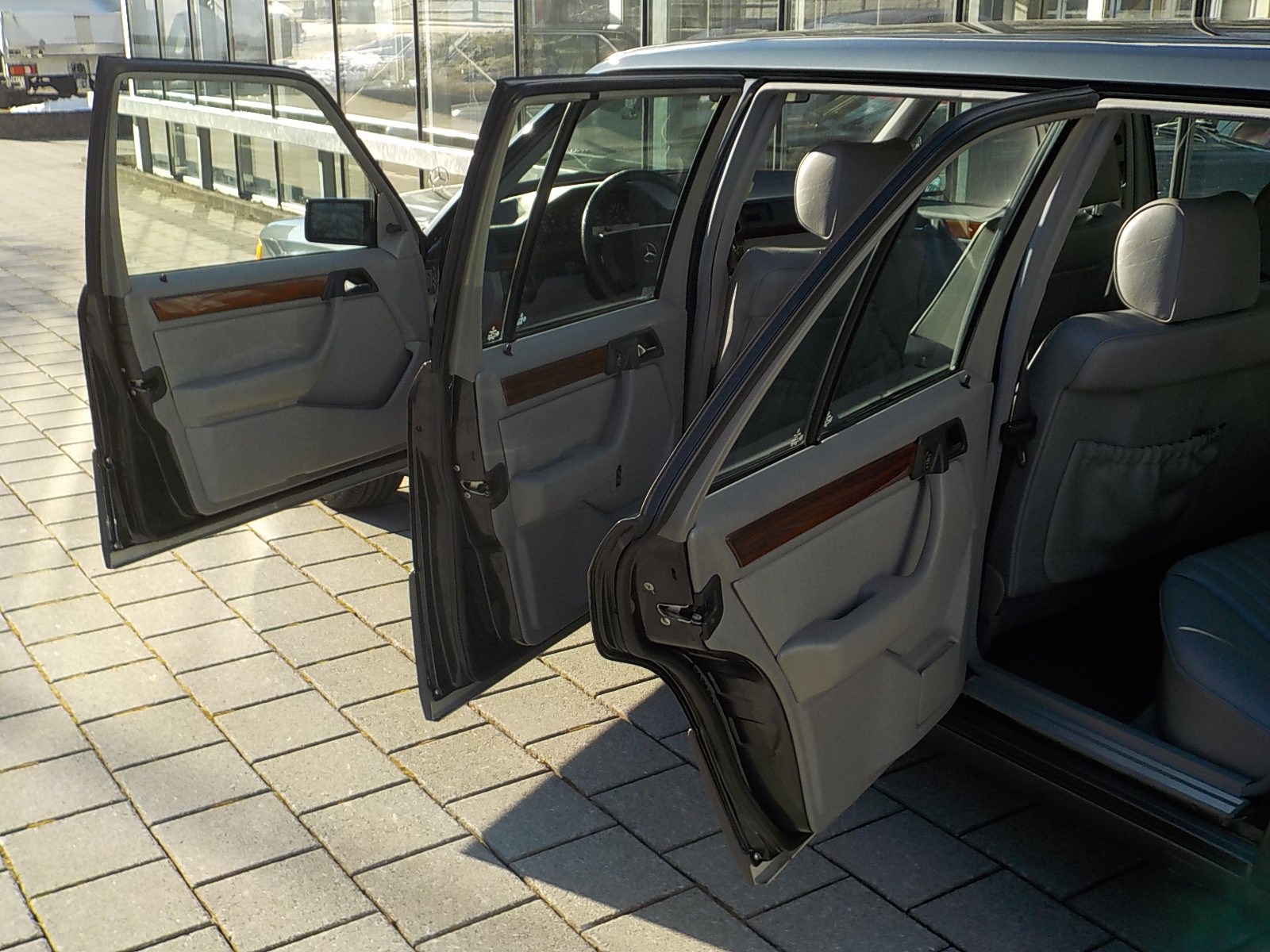 MERCEDES-BENZ 260 E lang-image-9