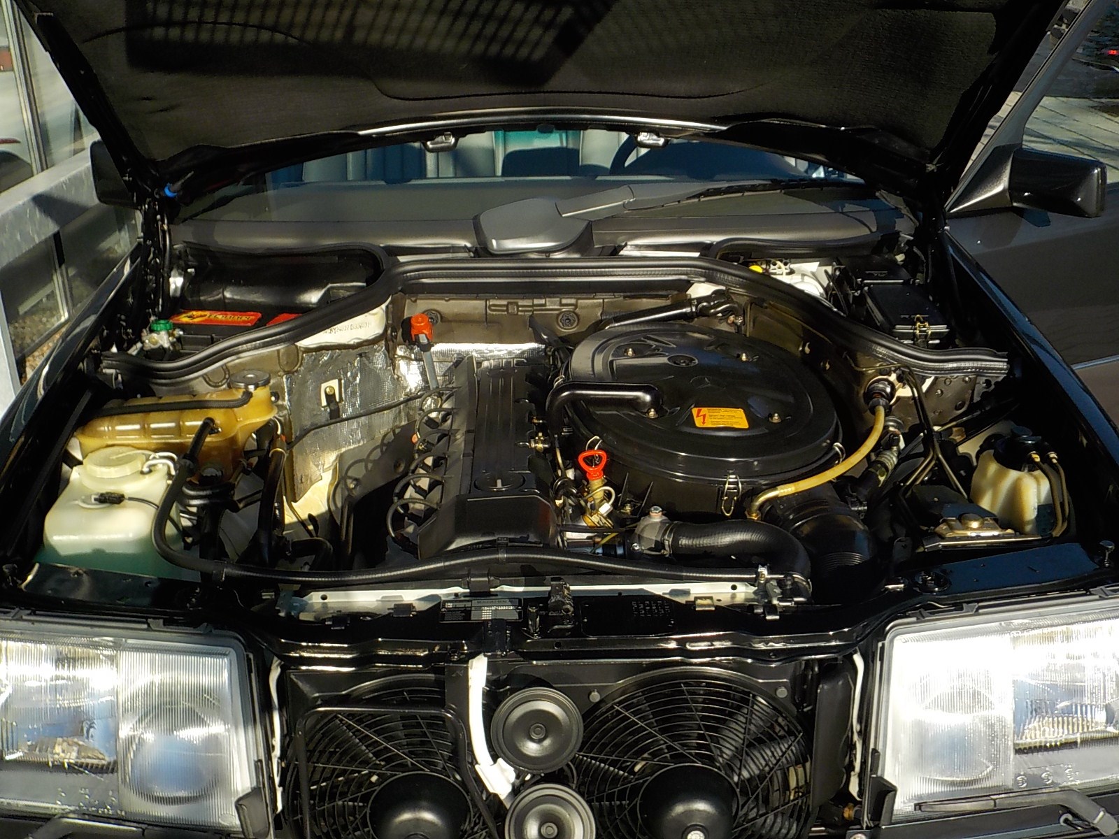 MERCEDES-BENZ 260 E lang-image-12