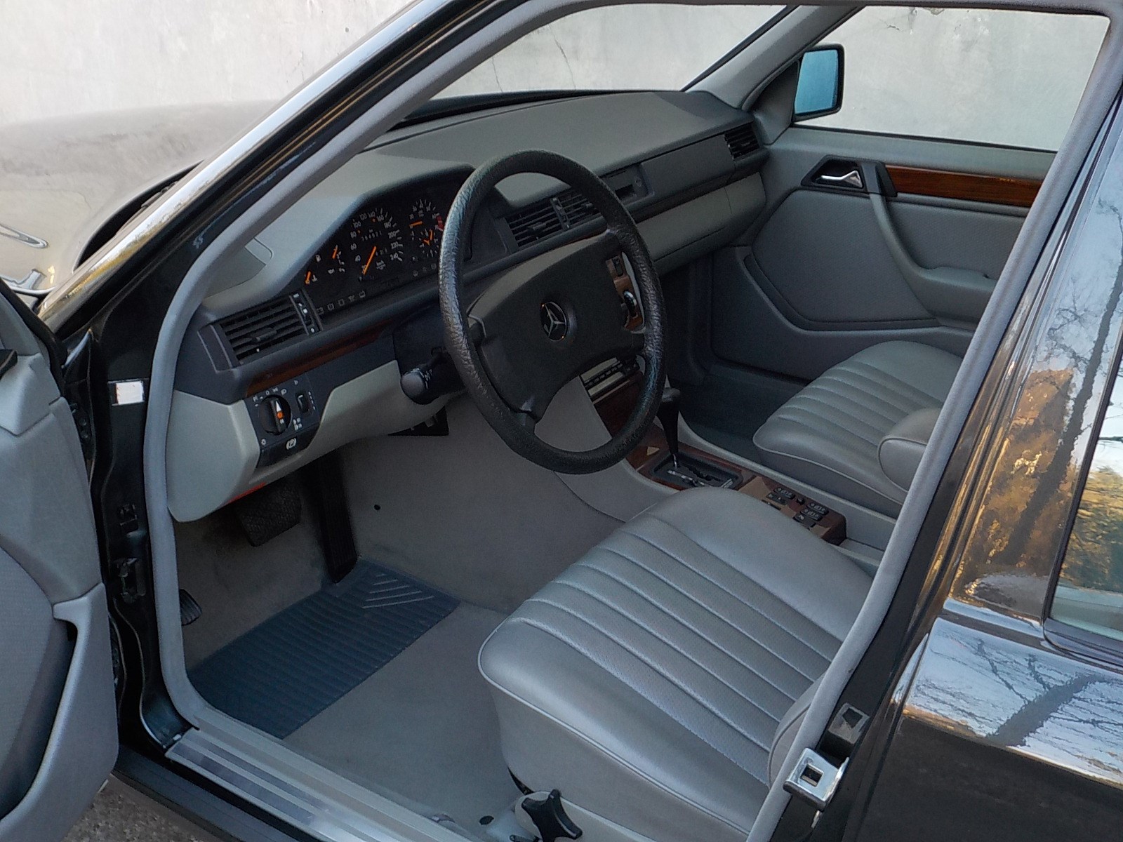 MERCEDES-BENZ 260 E lang-image-14
