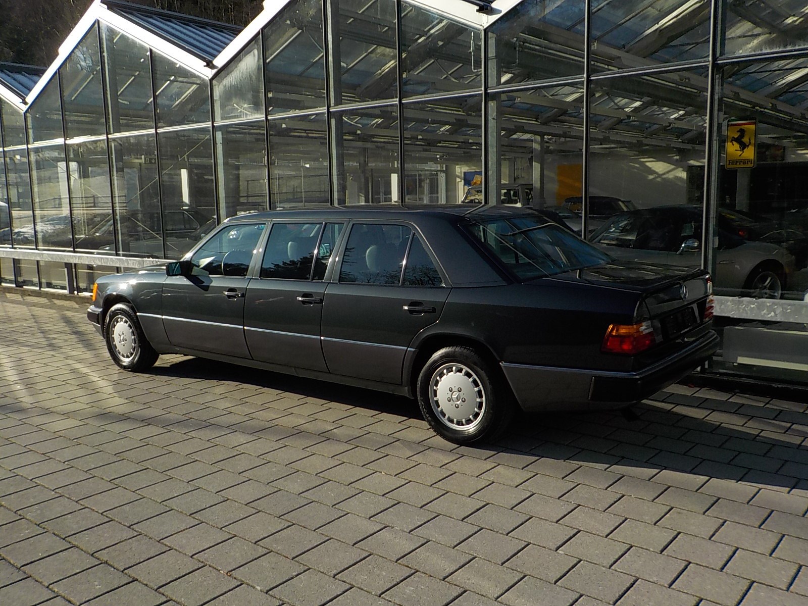 MERCEDES-BENZ 260 E lang-showroom-element-3