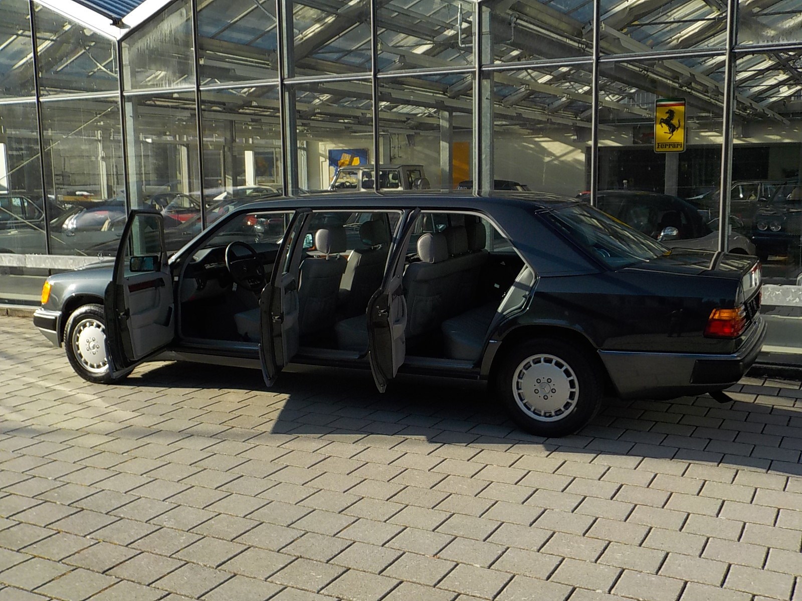 MERCEDES-BENZ 260 E lang-image-5