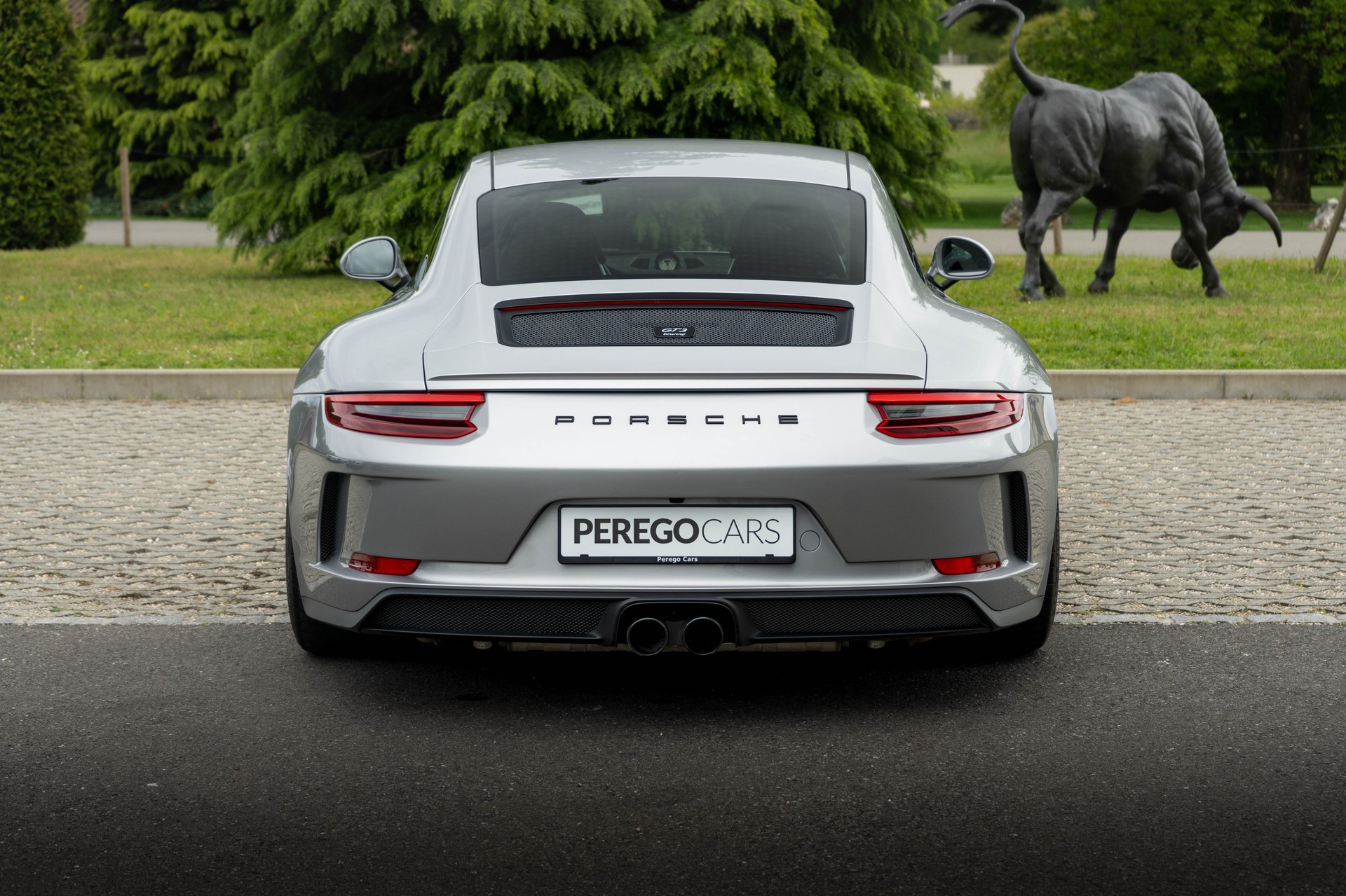 PORSCHE 911 GT3 Touring-image-9