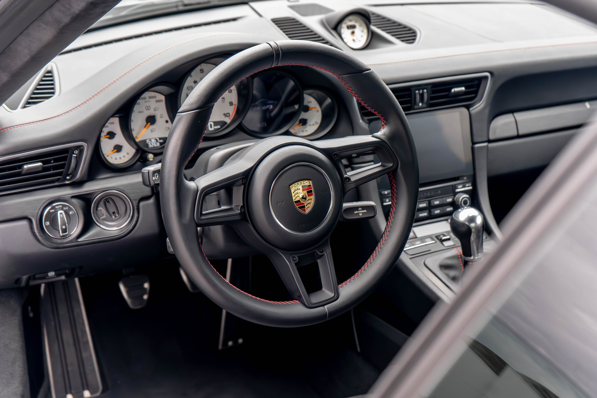 PORSCHE 911 GT3 Touring-image-11