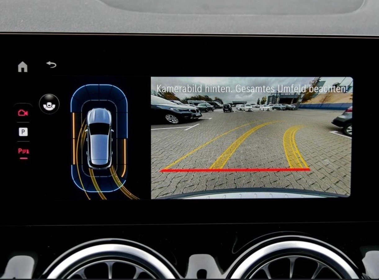 MERCEDES-BENZ GLA 250 4Matic AMG Line 8G-DCT-image-11