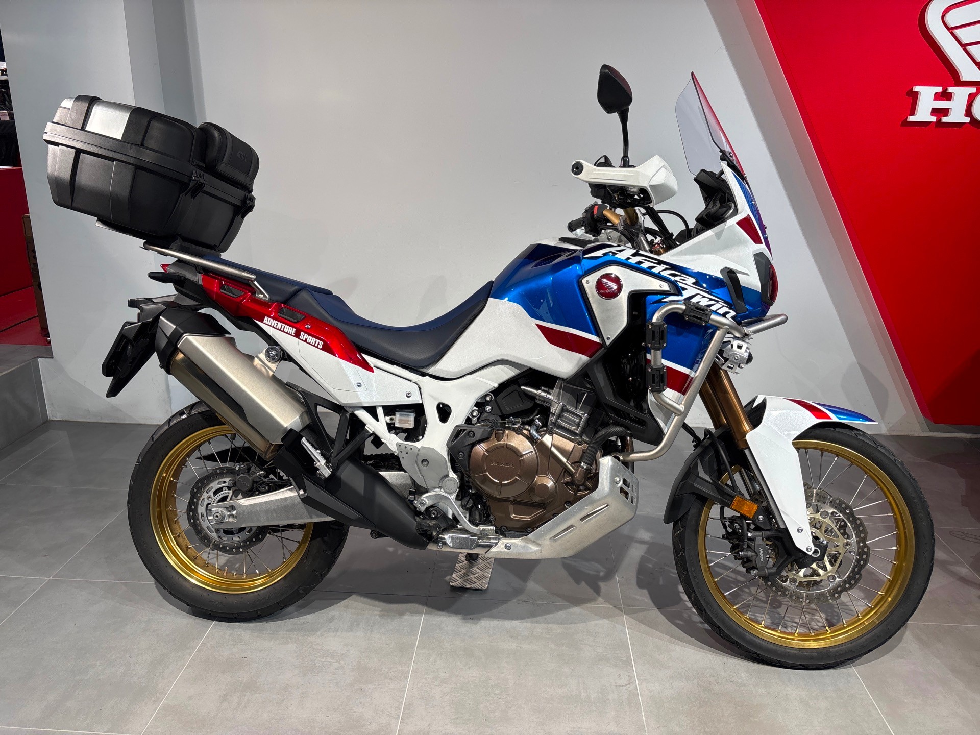 HONDA CRF 1000A Adventure Africa Twin-image-1