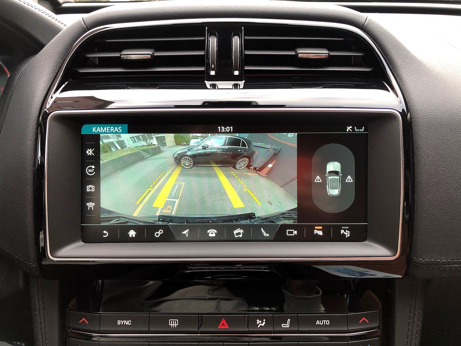 JAGUAR F-Pace 25d Portfolio AWD Automatik-image-6