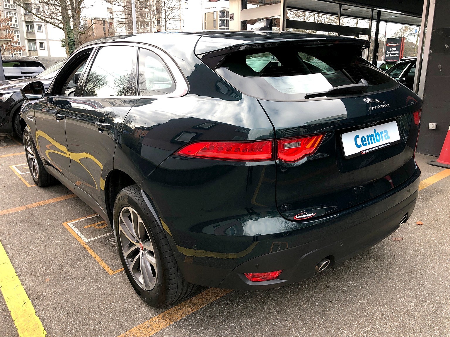 JAGUAR F-Pace 25d Portfolio AWD Automatik-showroom-element-3