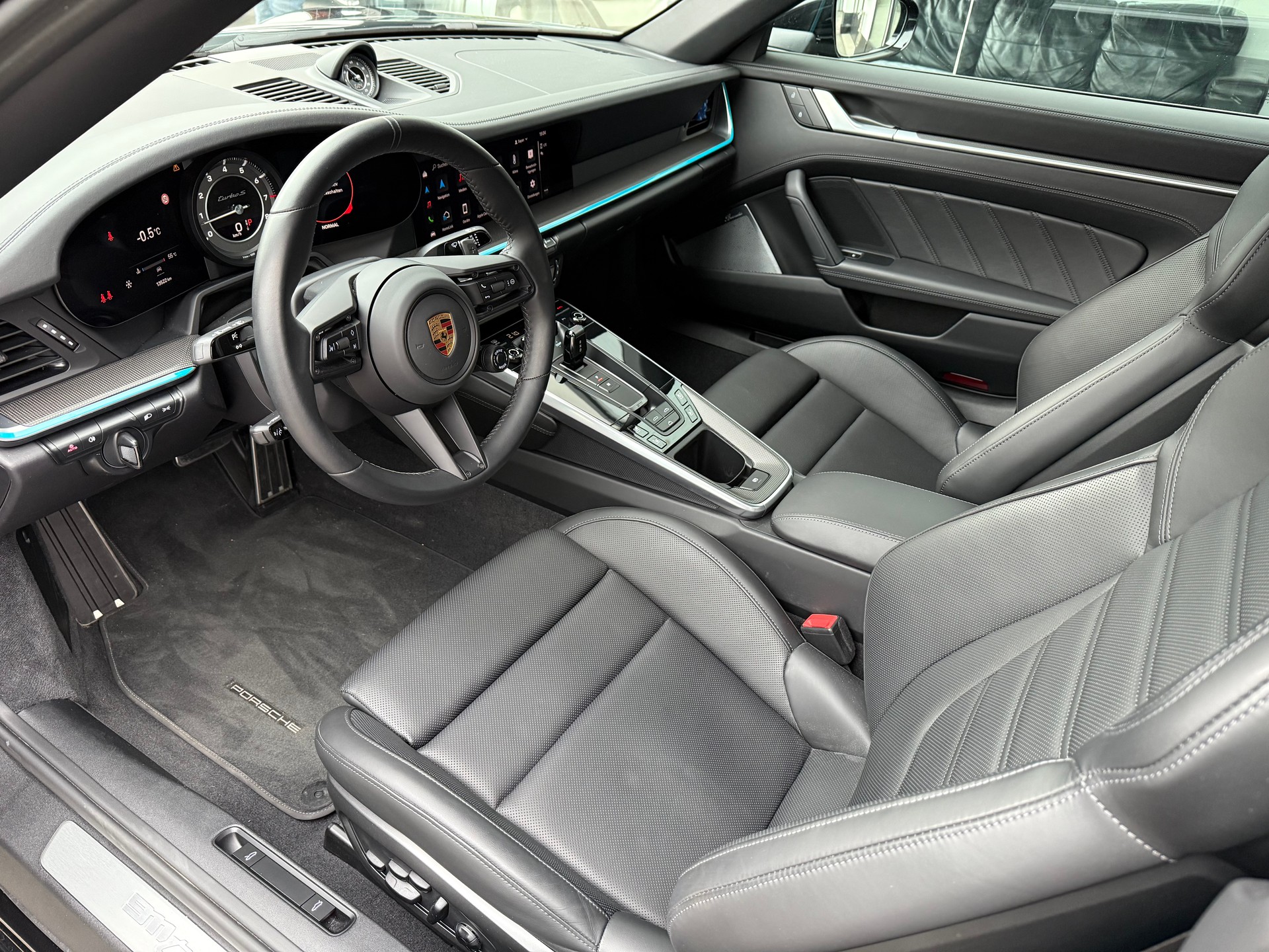 PORSCHE 911 Turbo S Cabriolet PDK-image-7