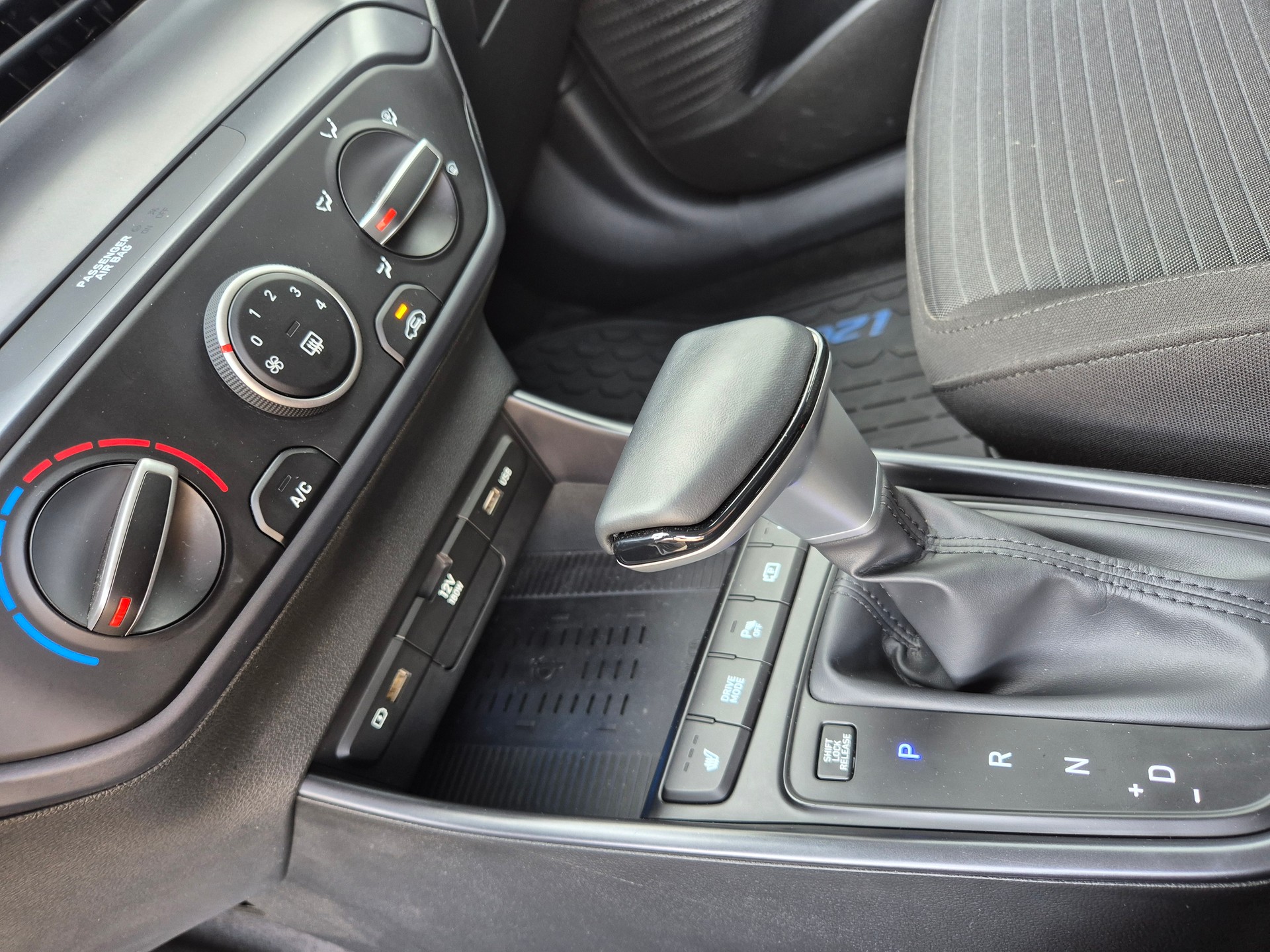 HYUNDAI i20 1.0 T-GDi Amplia DCT-image-12