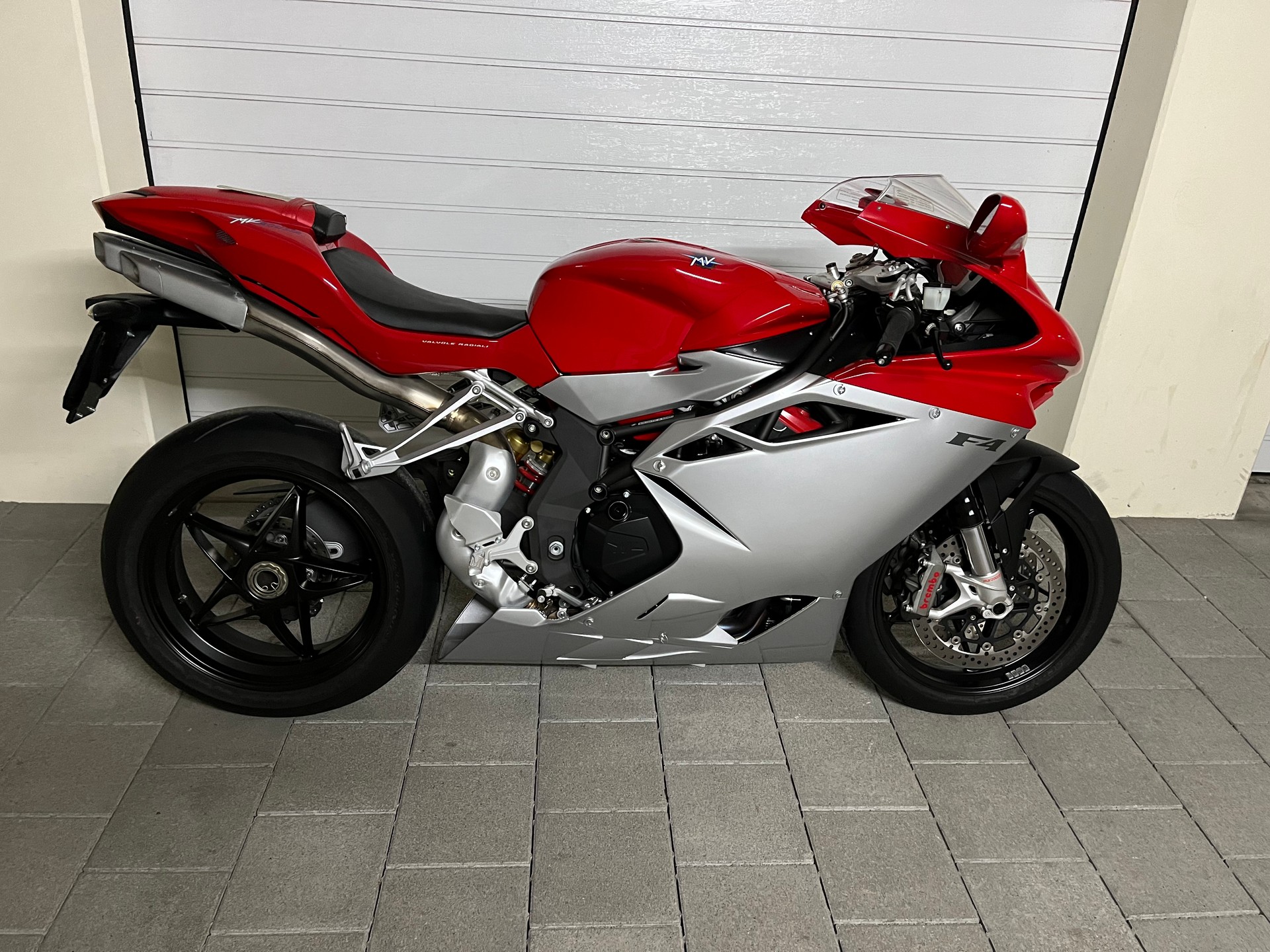 MV AGUSTA F4 1000-image-1