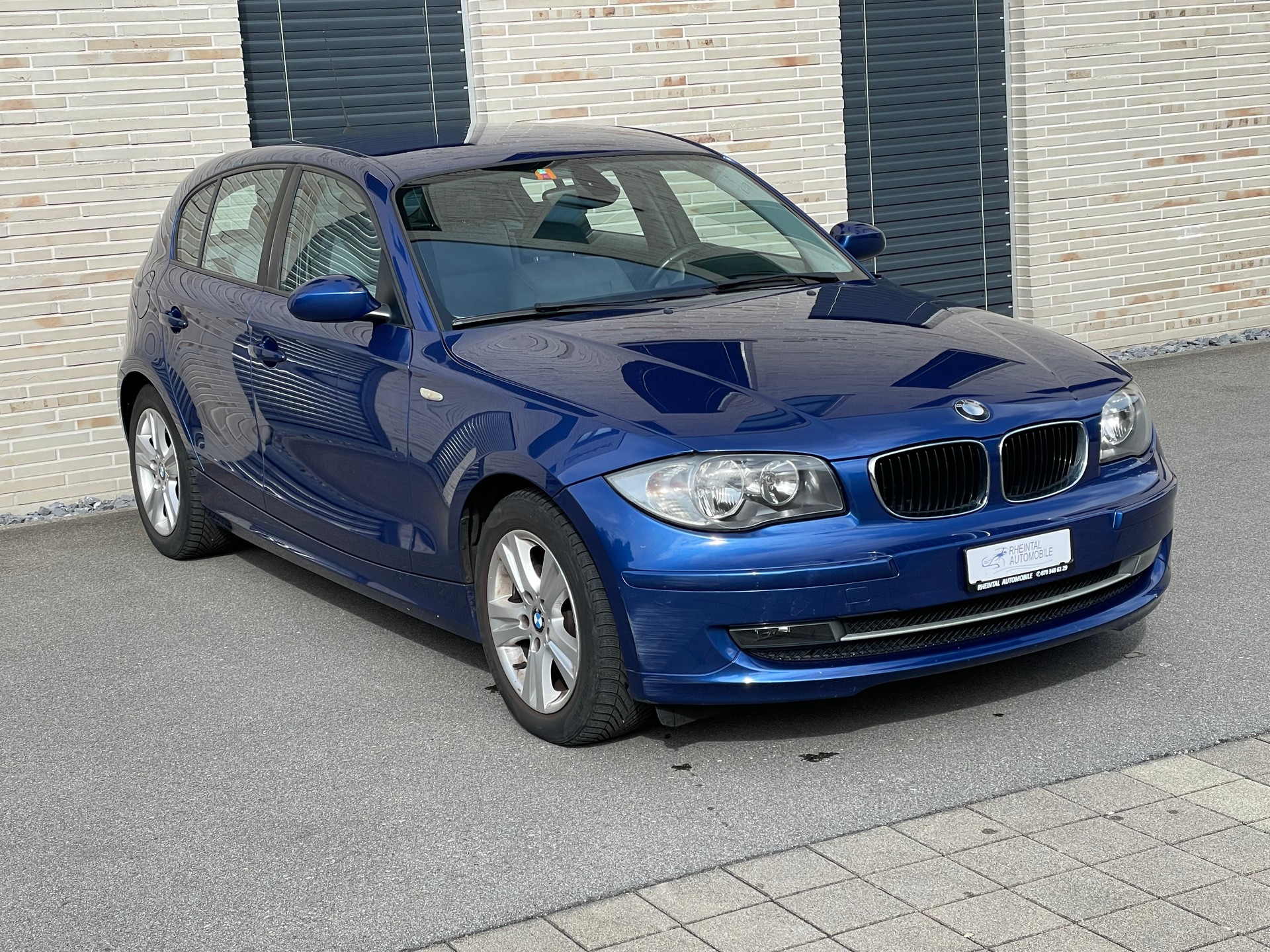 BMW 120i Steptronic-image-4