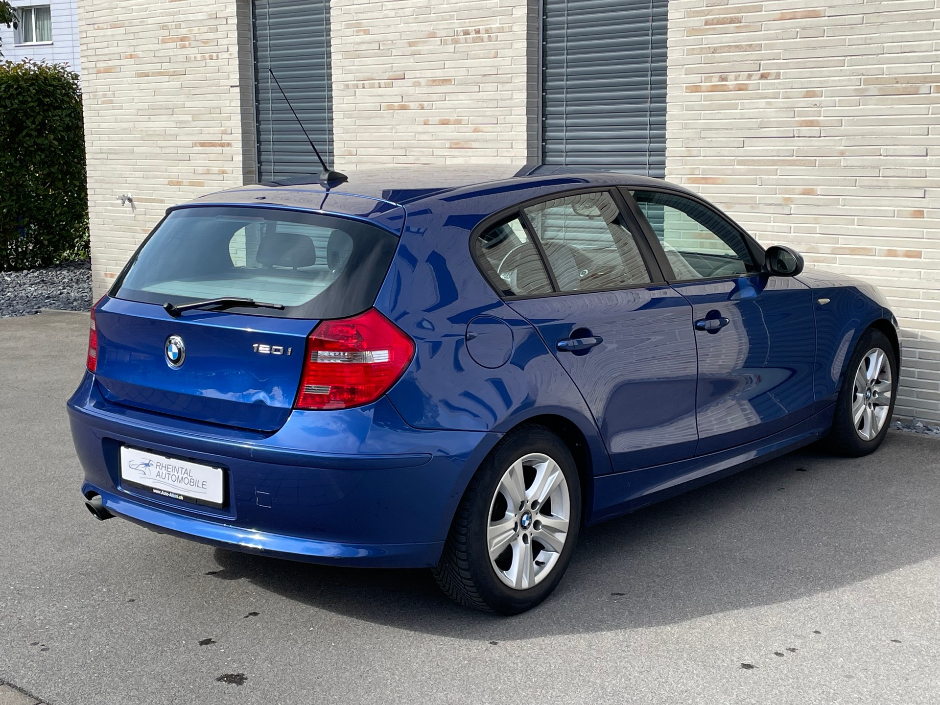 BMW 120i Steptronic-image-8