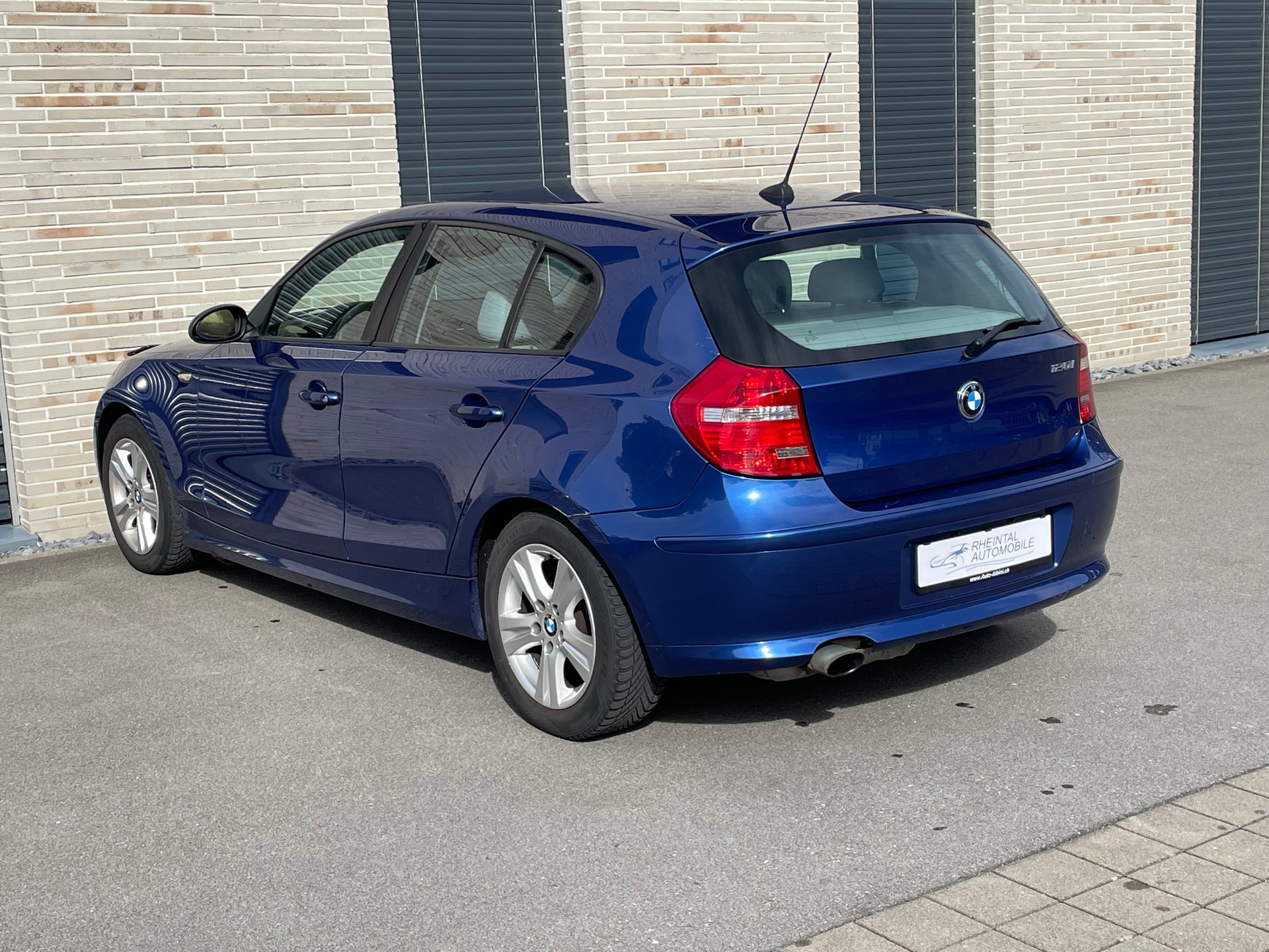 BMW 120i Steptronic-image-10