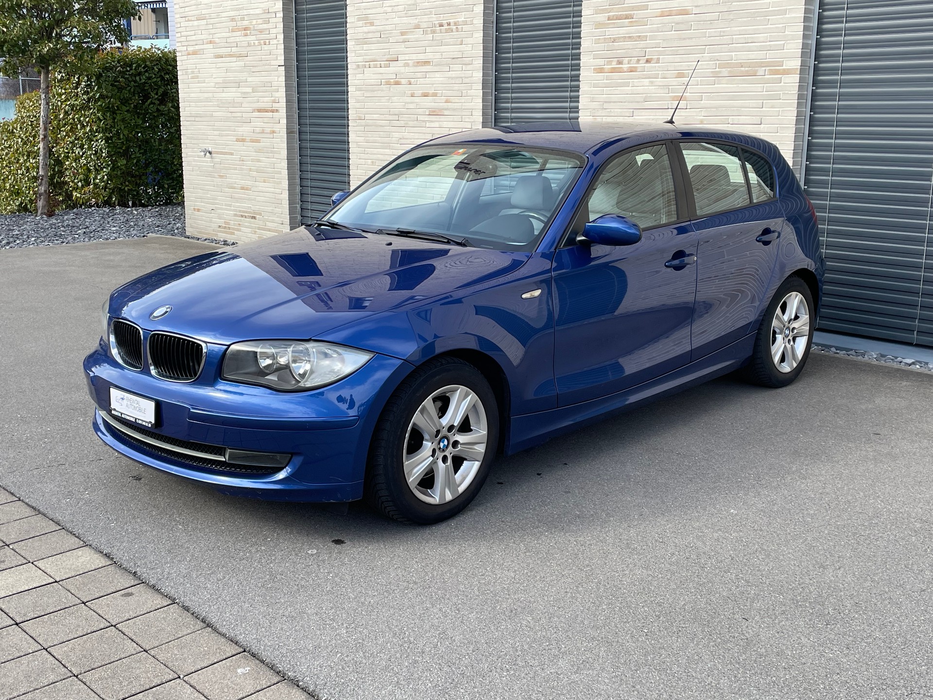 BMW 120i Steptronic-image-1