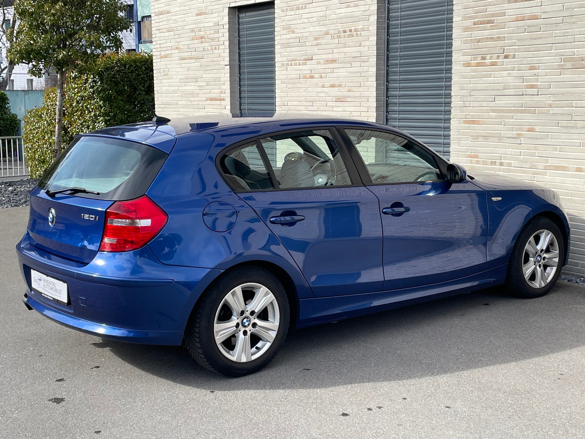 BMW 120i Steptronic-image-9