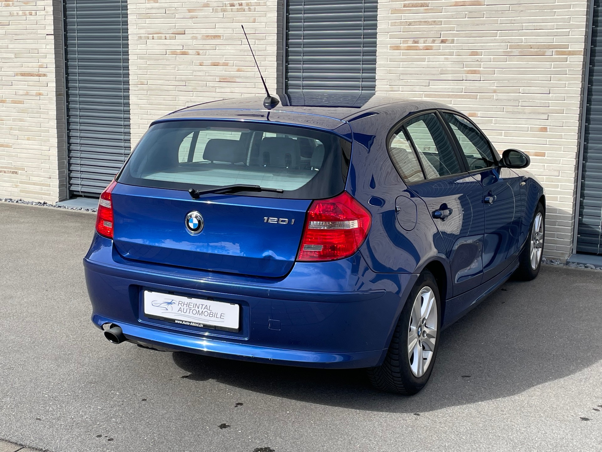 BMW 120i Steptronic-image-7