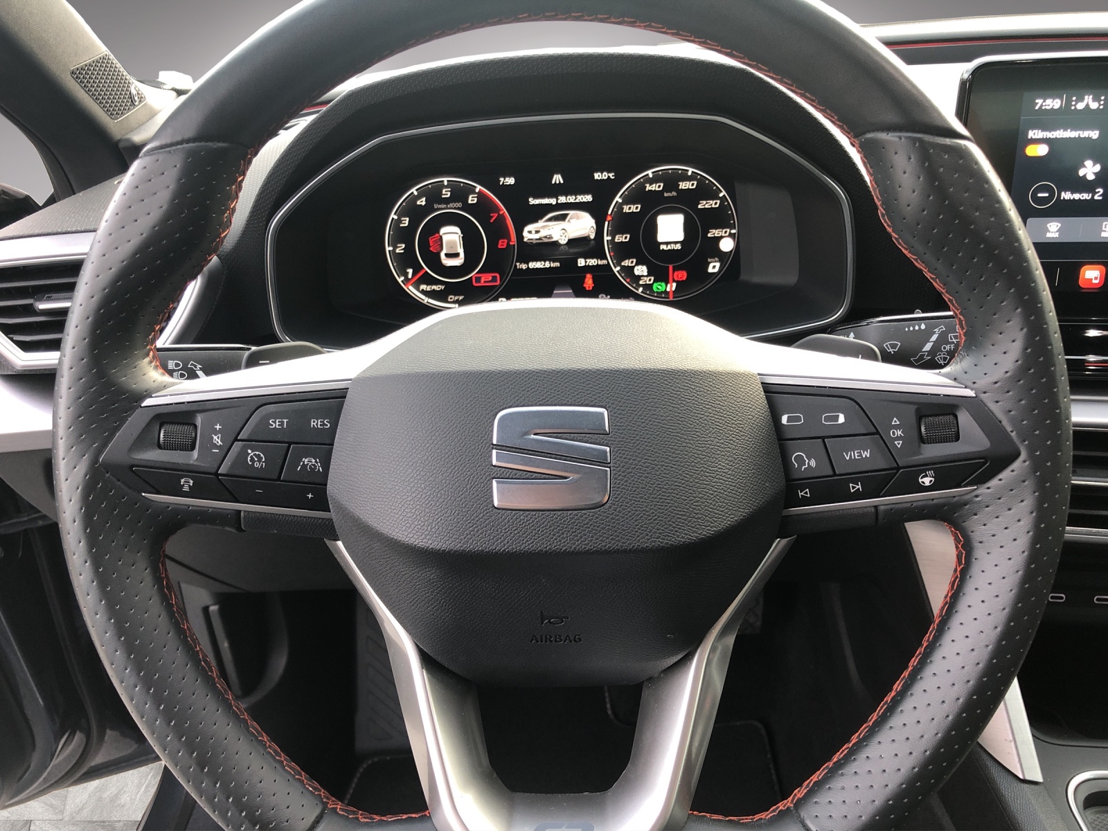 SEAT Leon 1.5 eTSI mHEV DSG FR-image-9
