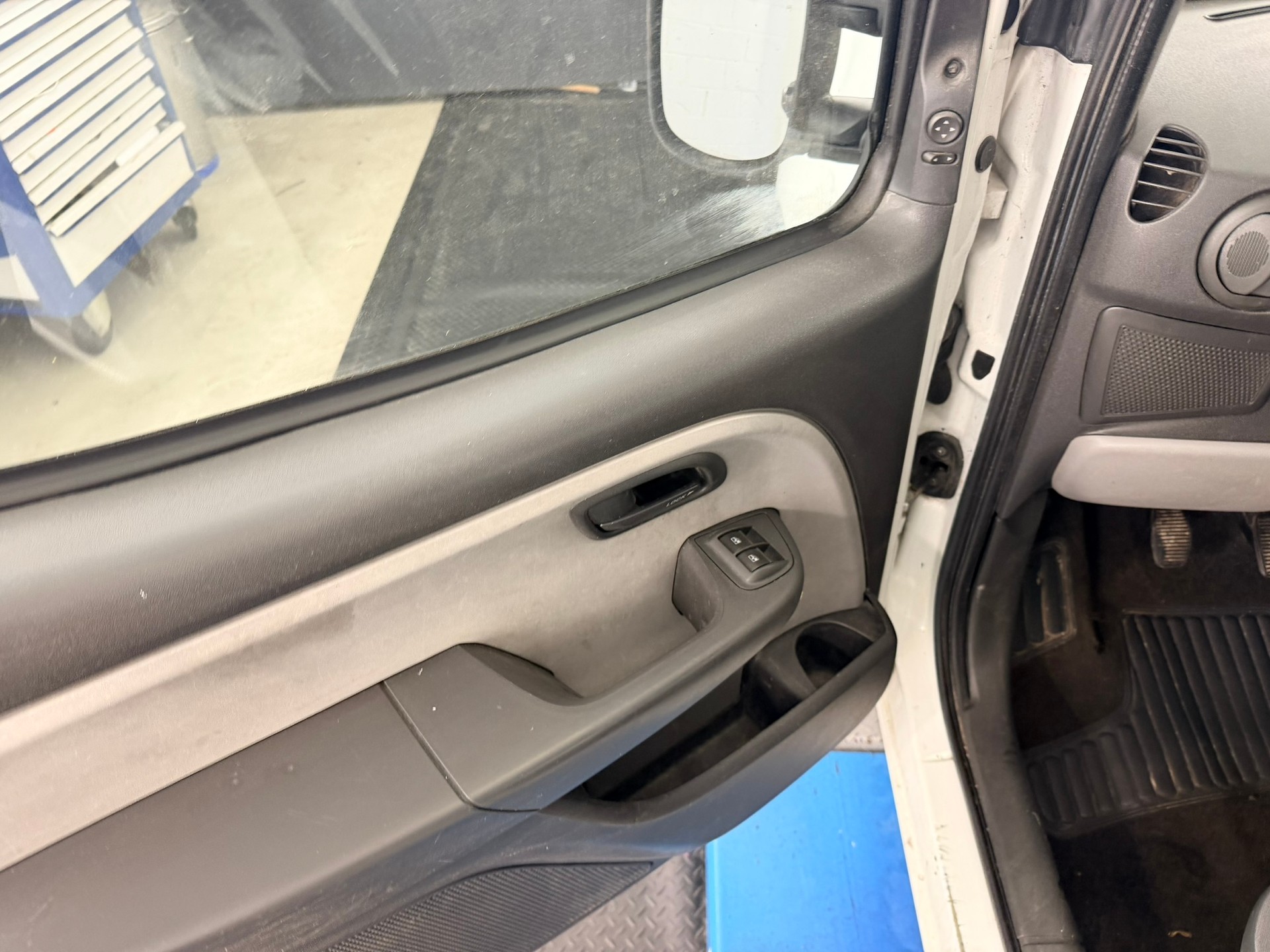 FIAT Doblò 1.3 JTD Cargo Swiss-image-9